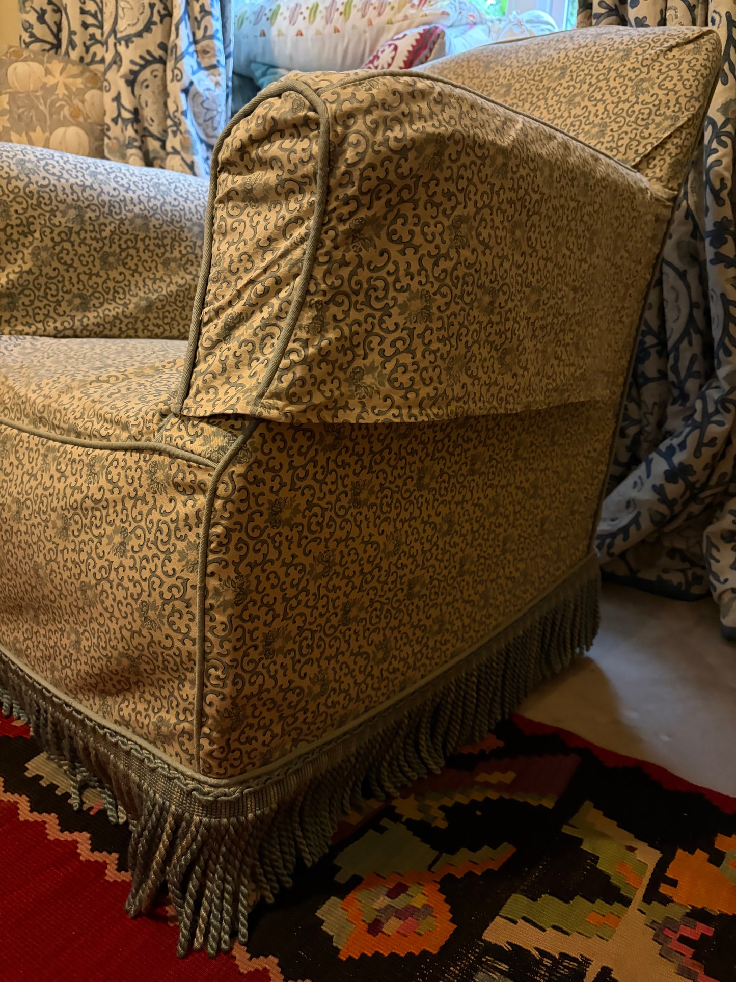 ARM CHAIR