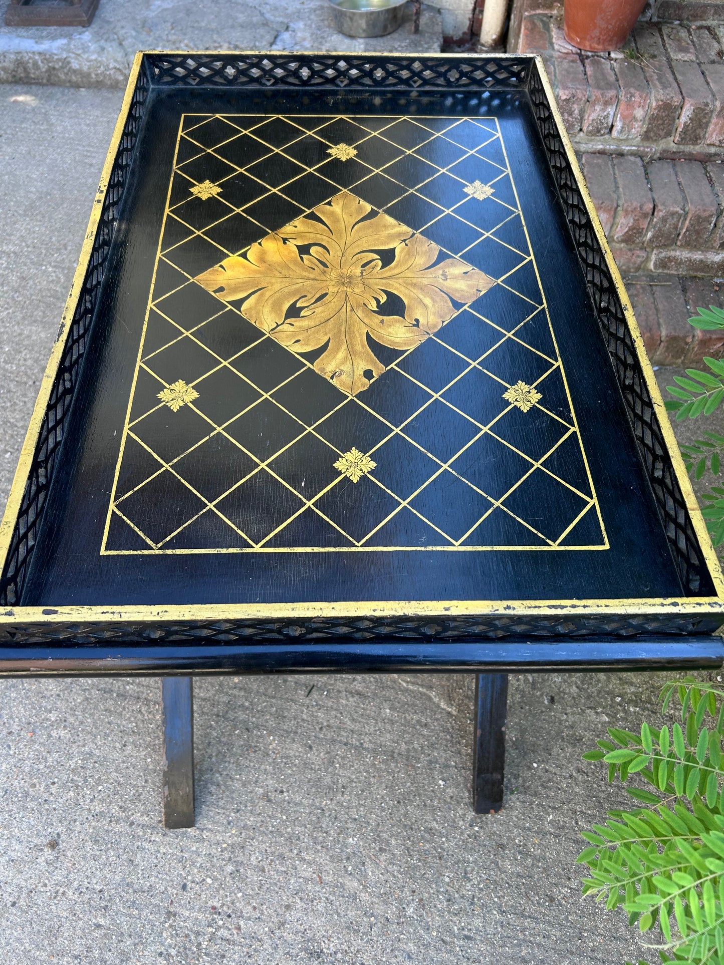 DRINKS TRAY/ TABLE