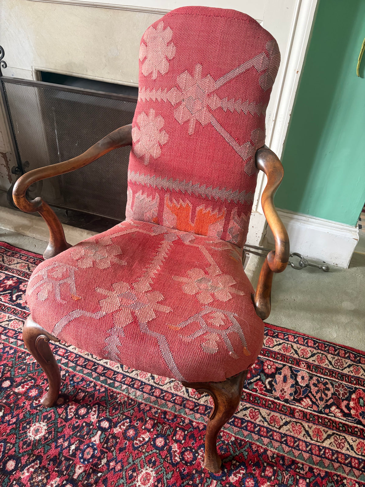 ANTIQUE CHAIR