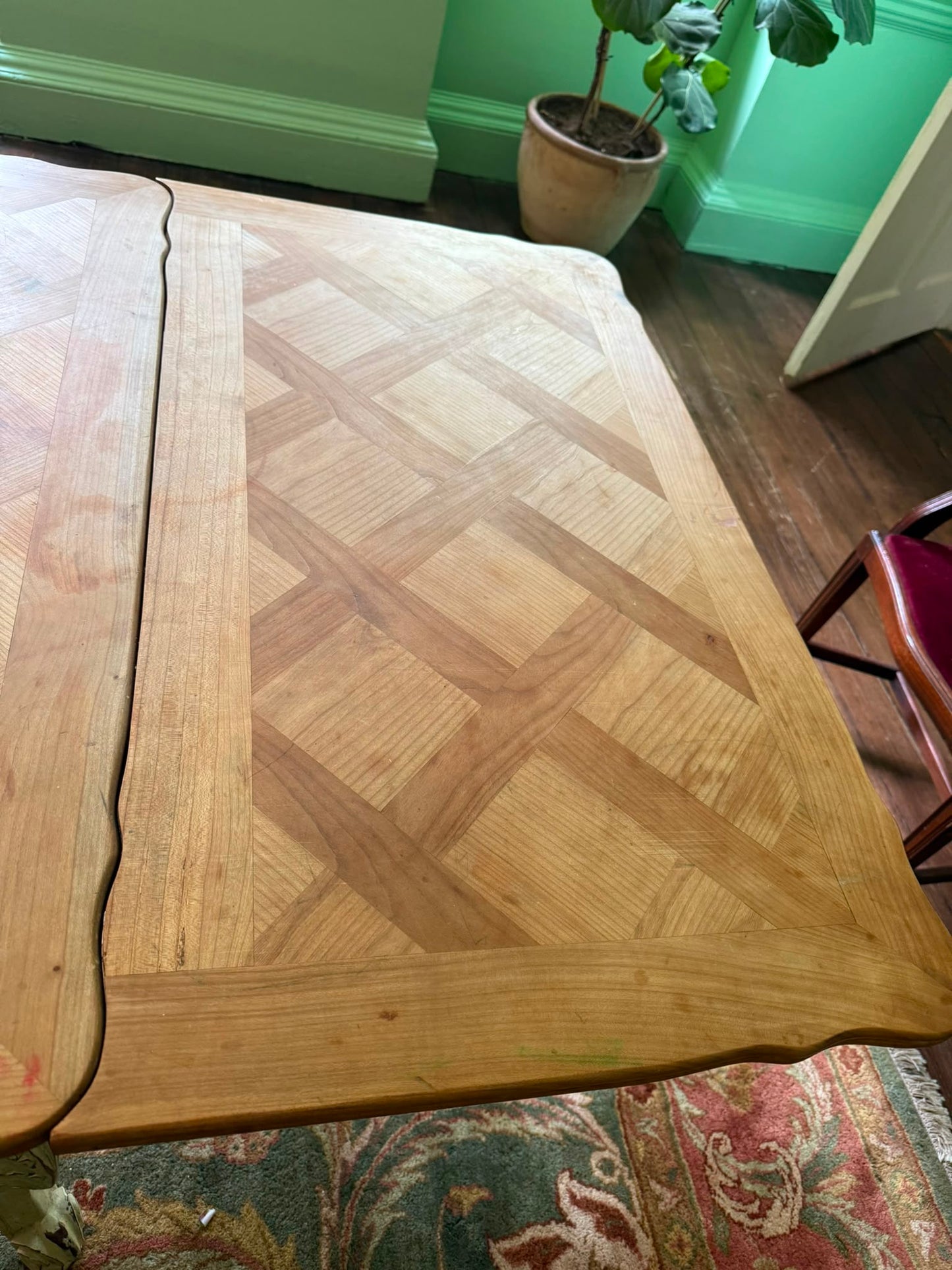 DINING TABLE