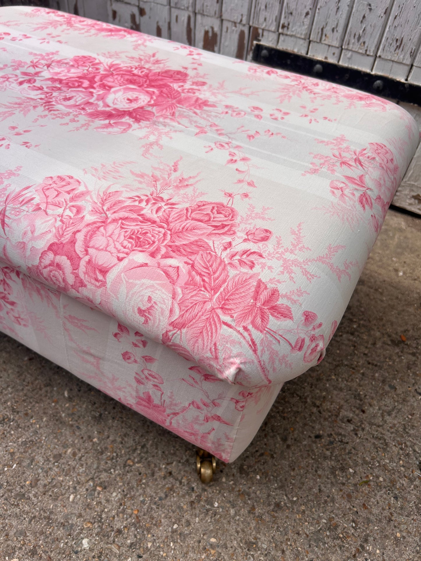 FOOTSTOOL