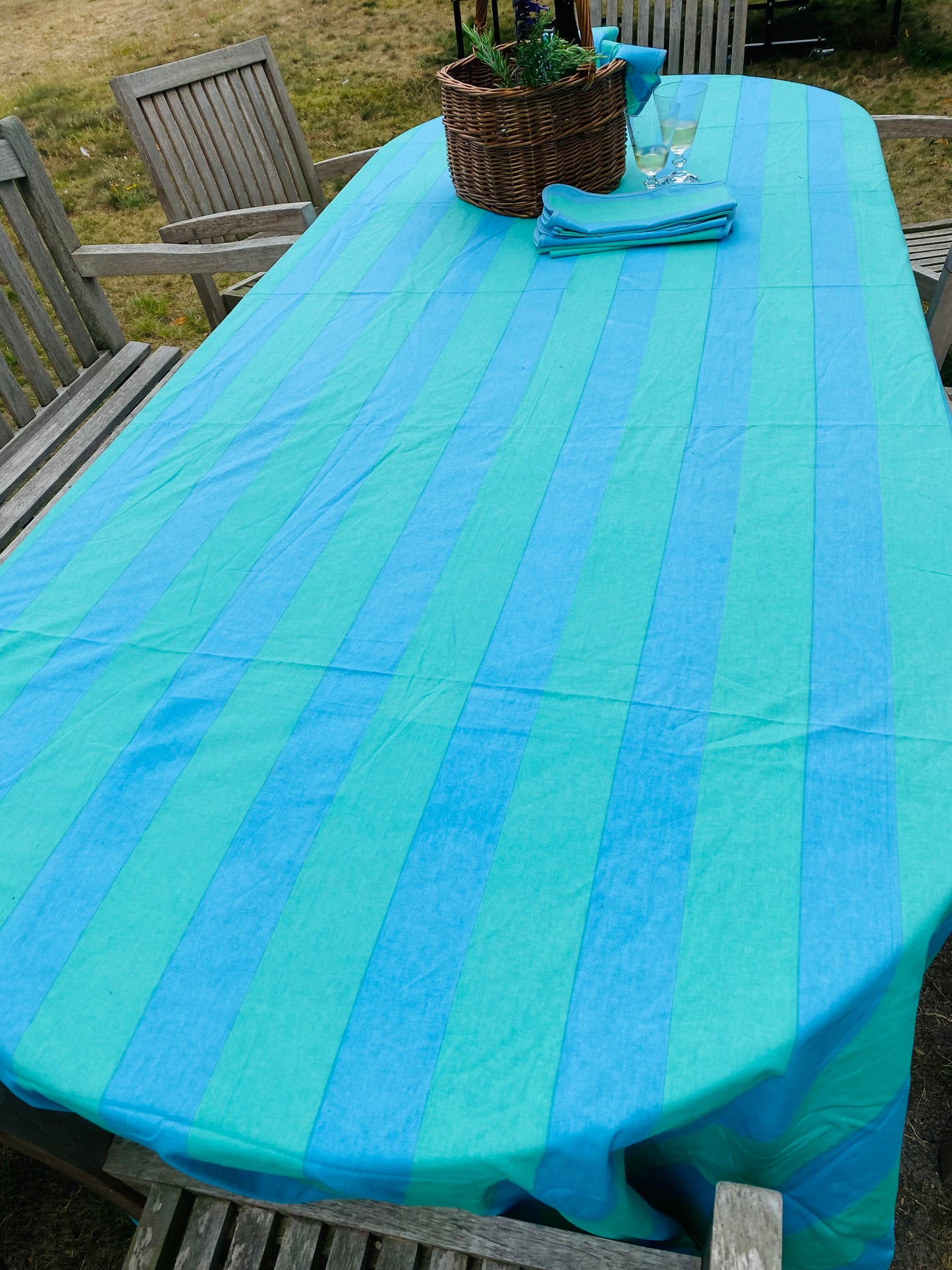 TABLECLOTH AND 6 NAPKINS
