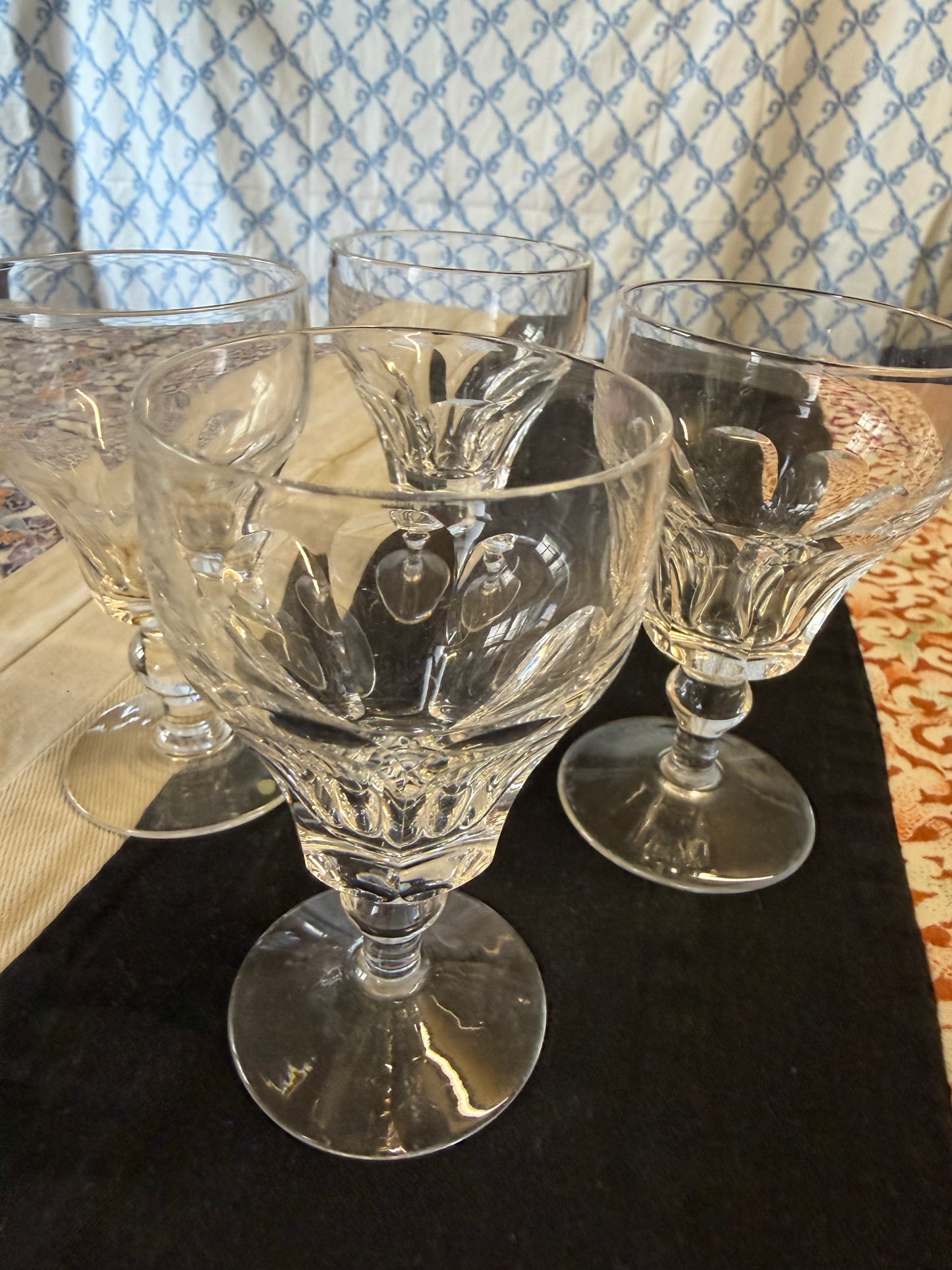 SET OF 4 GLASSES