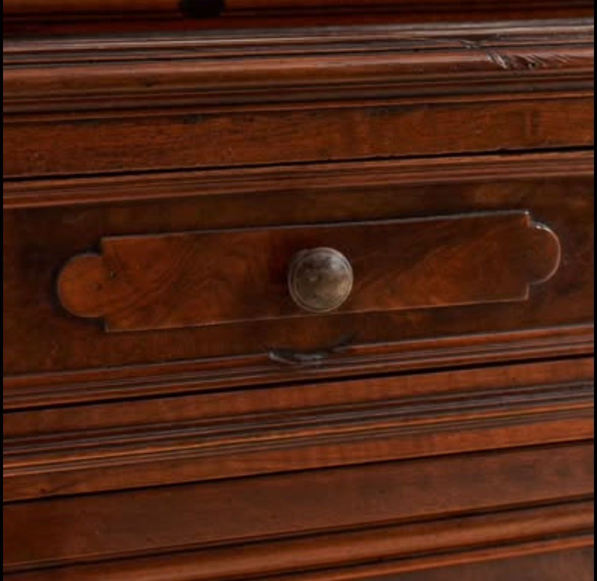 DRESSER