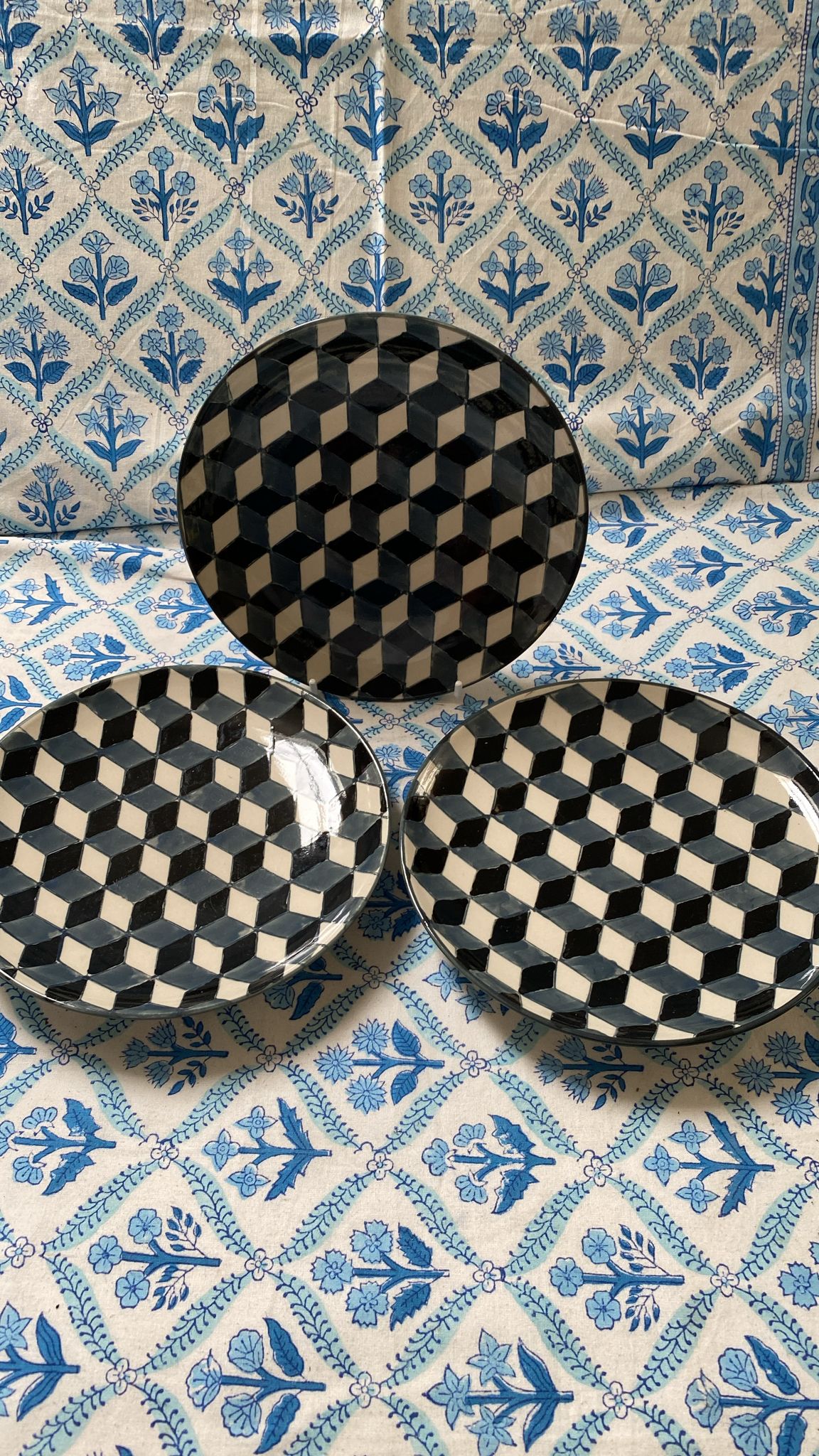 GEOMETRIC SIDE PLATES