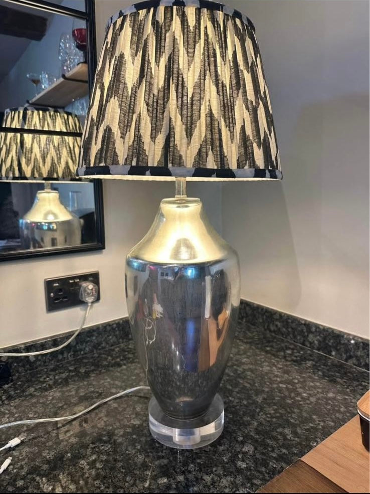 MIRRORED LAMP