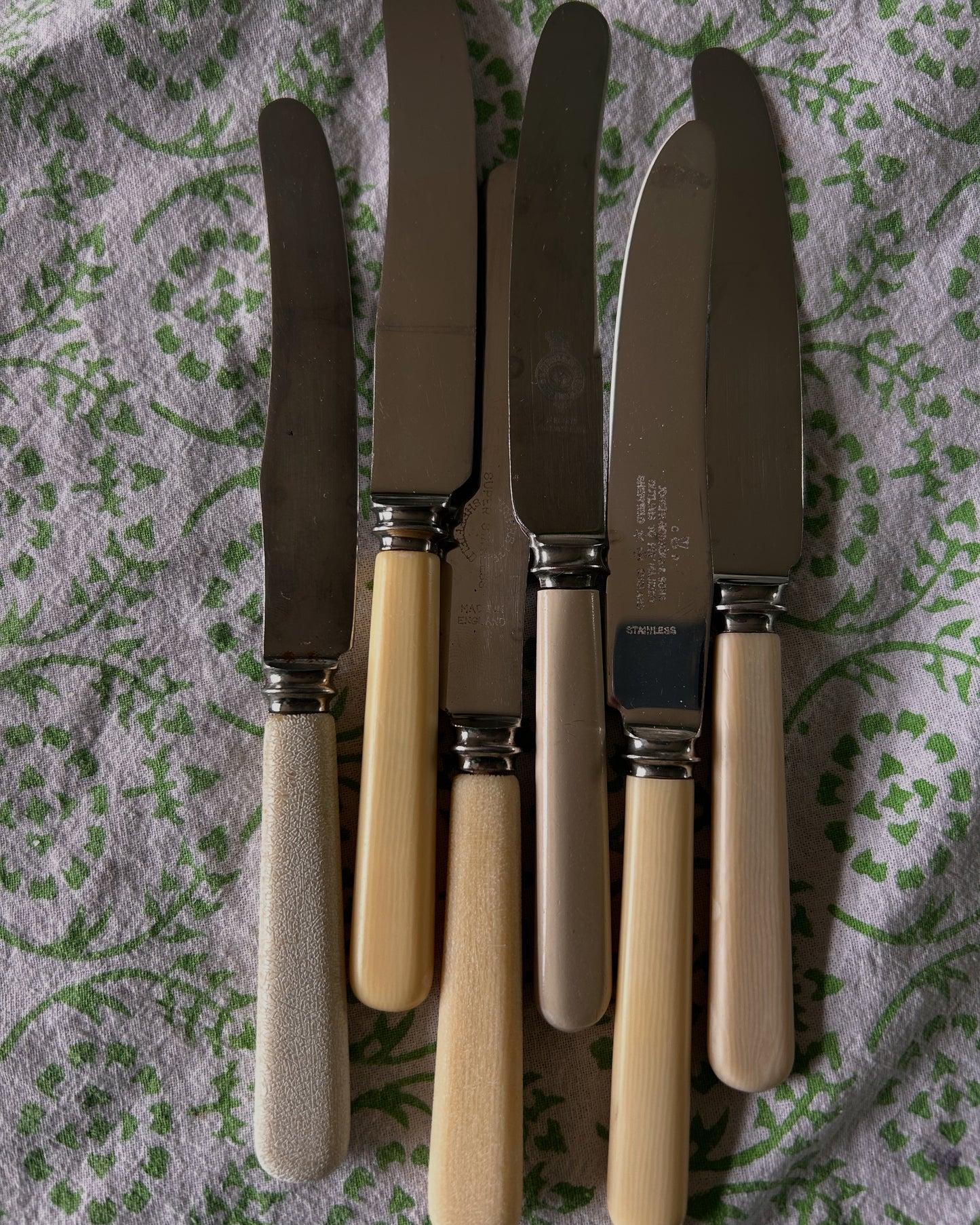 KNIVES