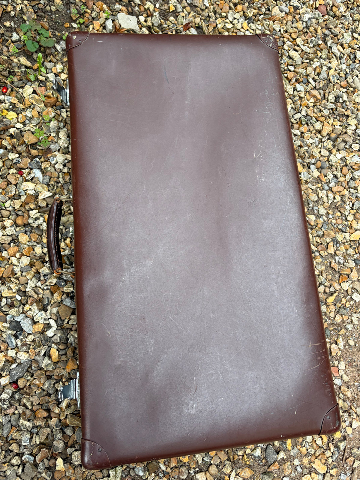 GLOBETROTTER SUITCASE
