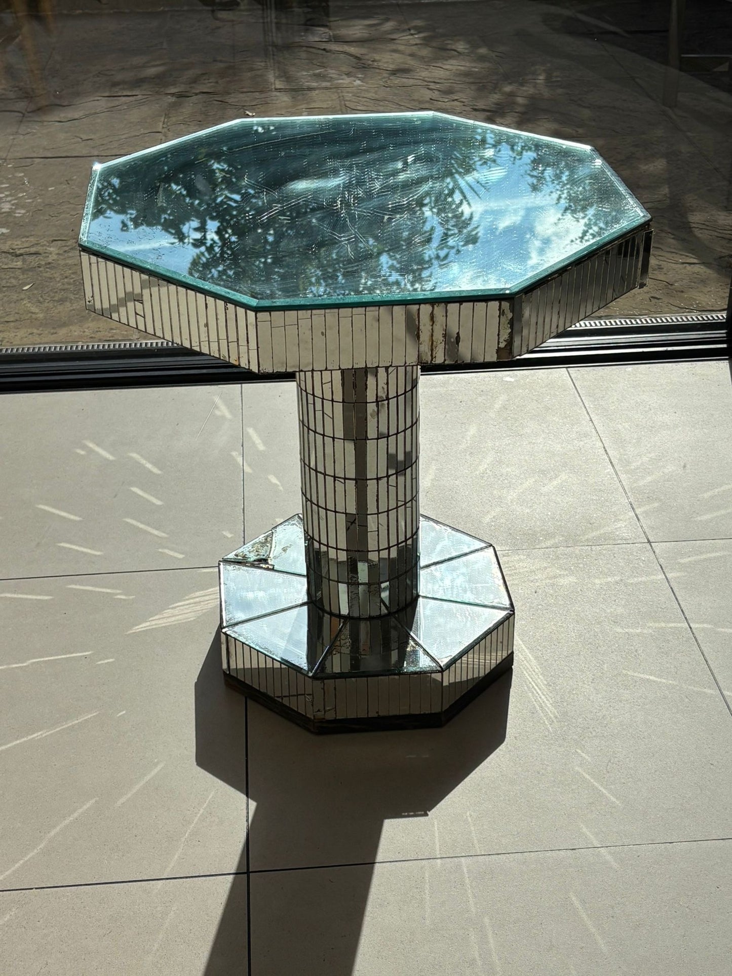 MIRROR TABLE
