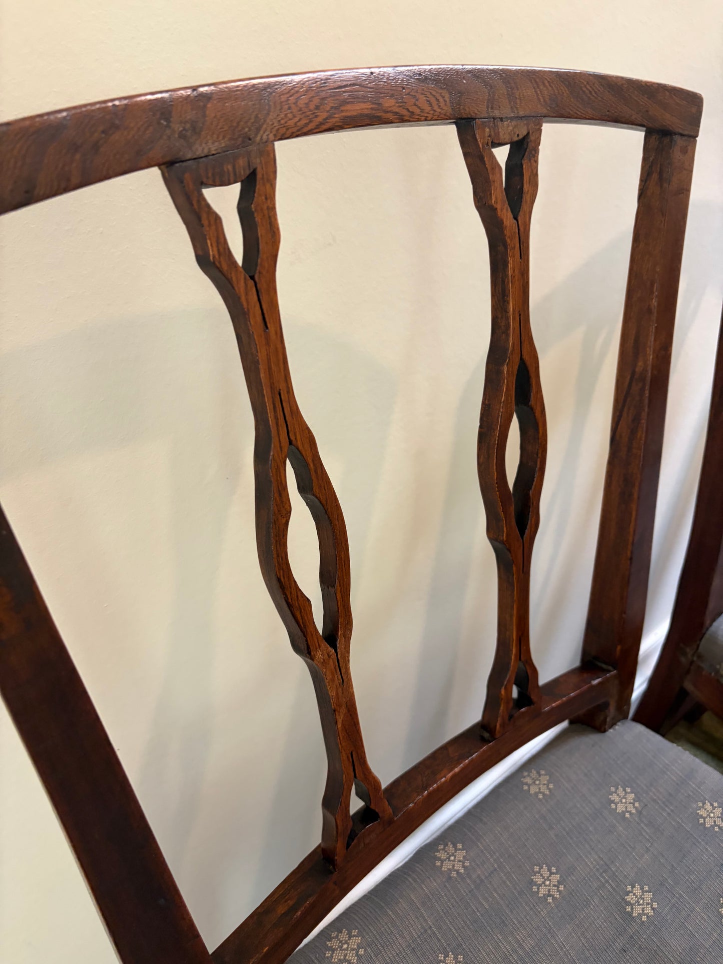 SET OF SIX CHAIRS