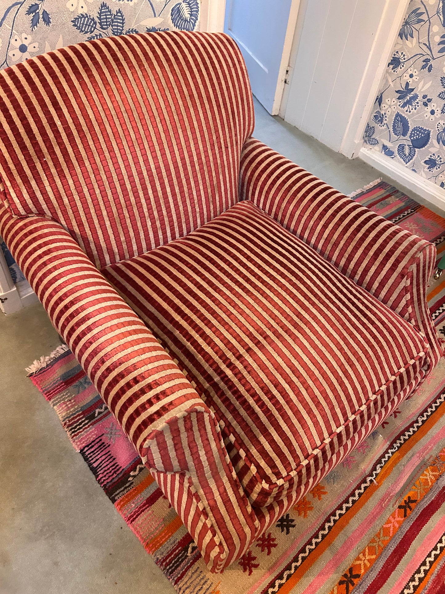 ARM CHAIR