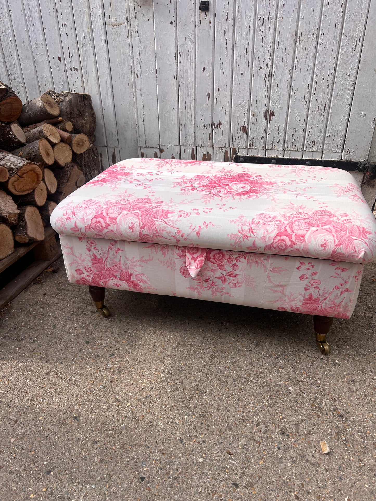 FOOTSTOOL