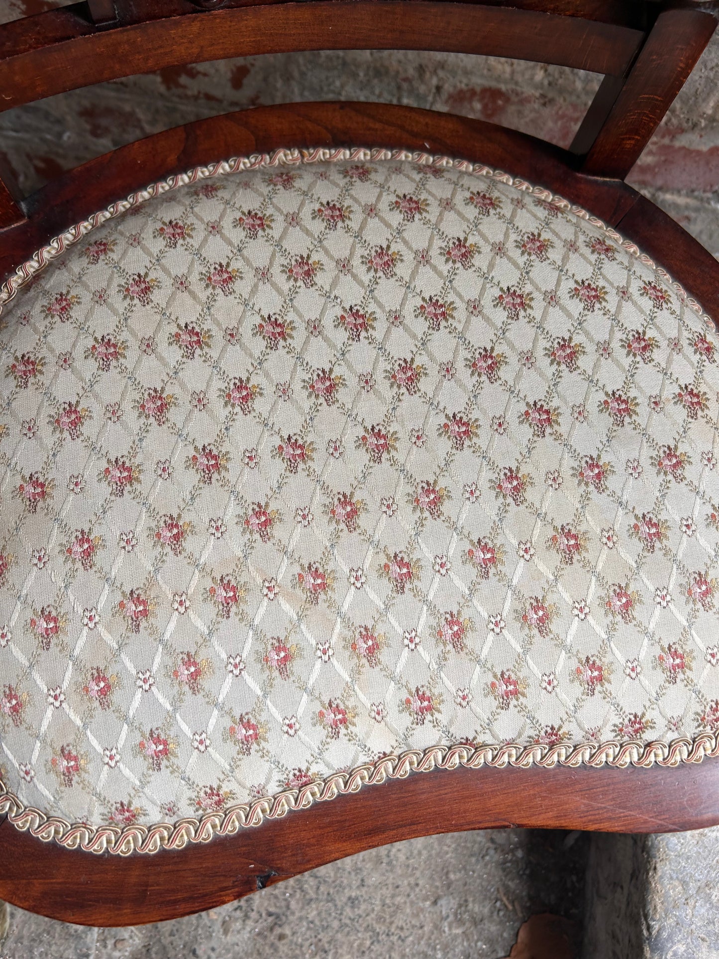 BEDROOM CHAIR