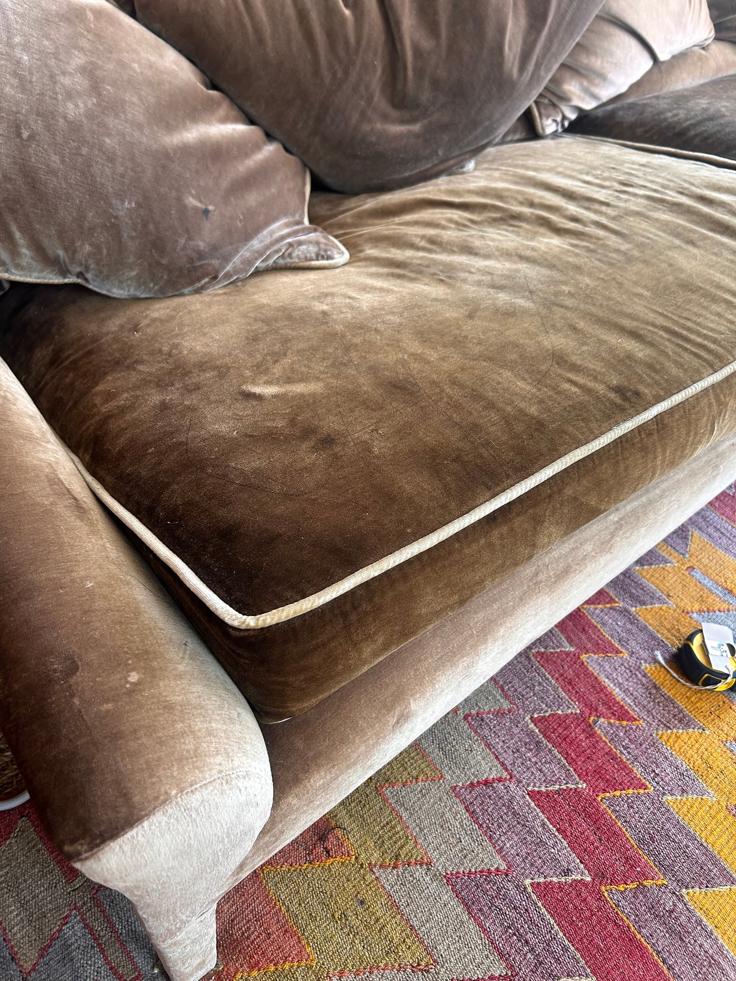 VELVET SOFA