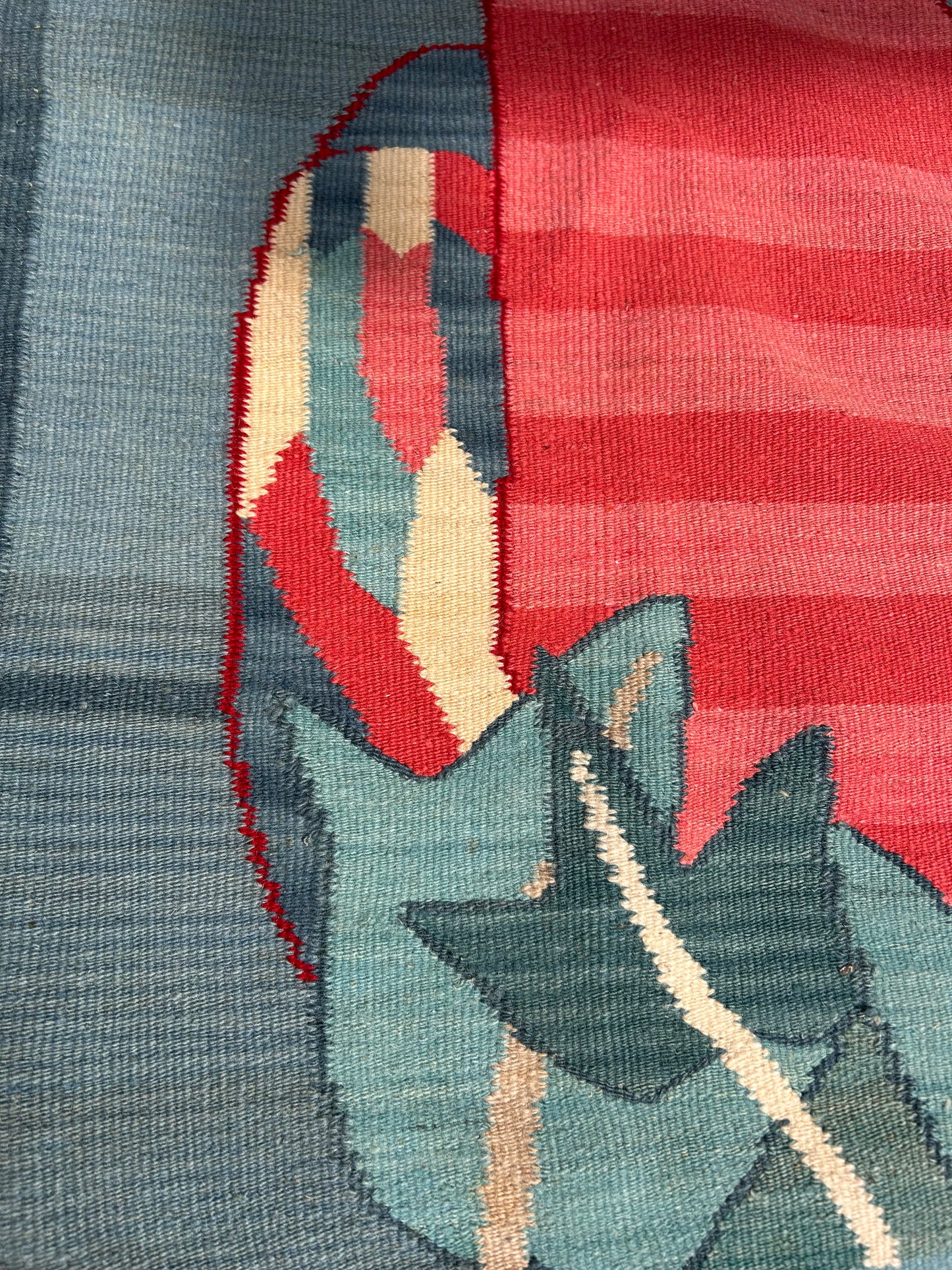 PARROT RUG