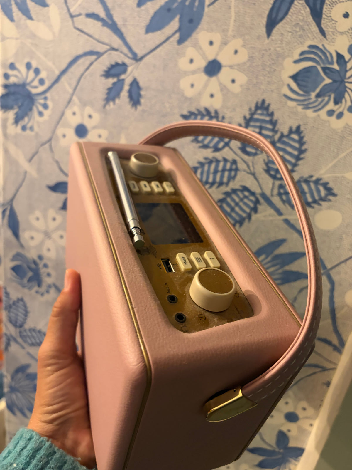 ROBERTS RADIO