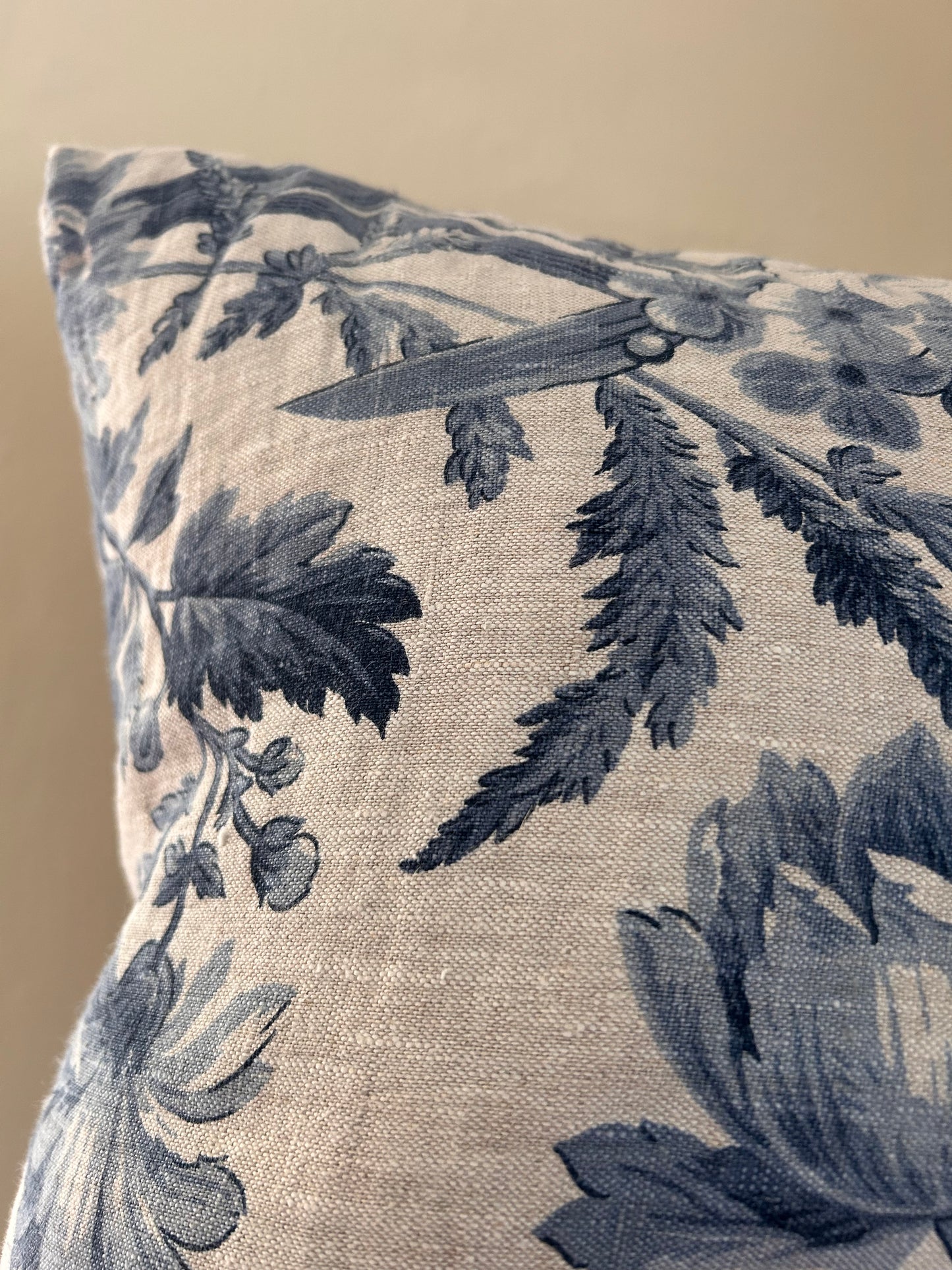 LINEN CUSHION