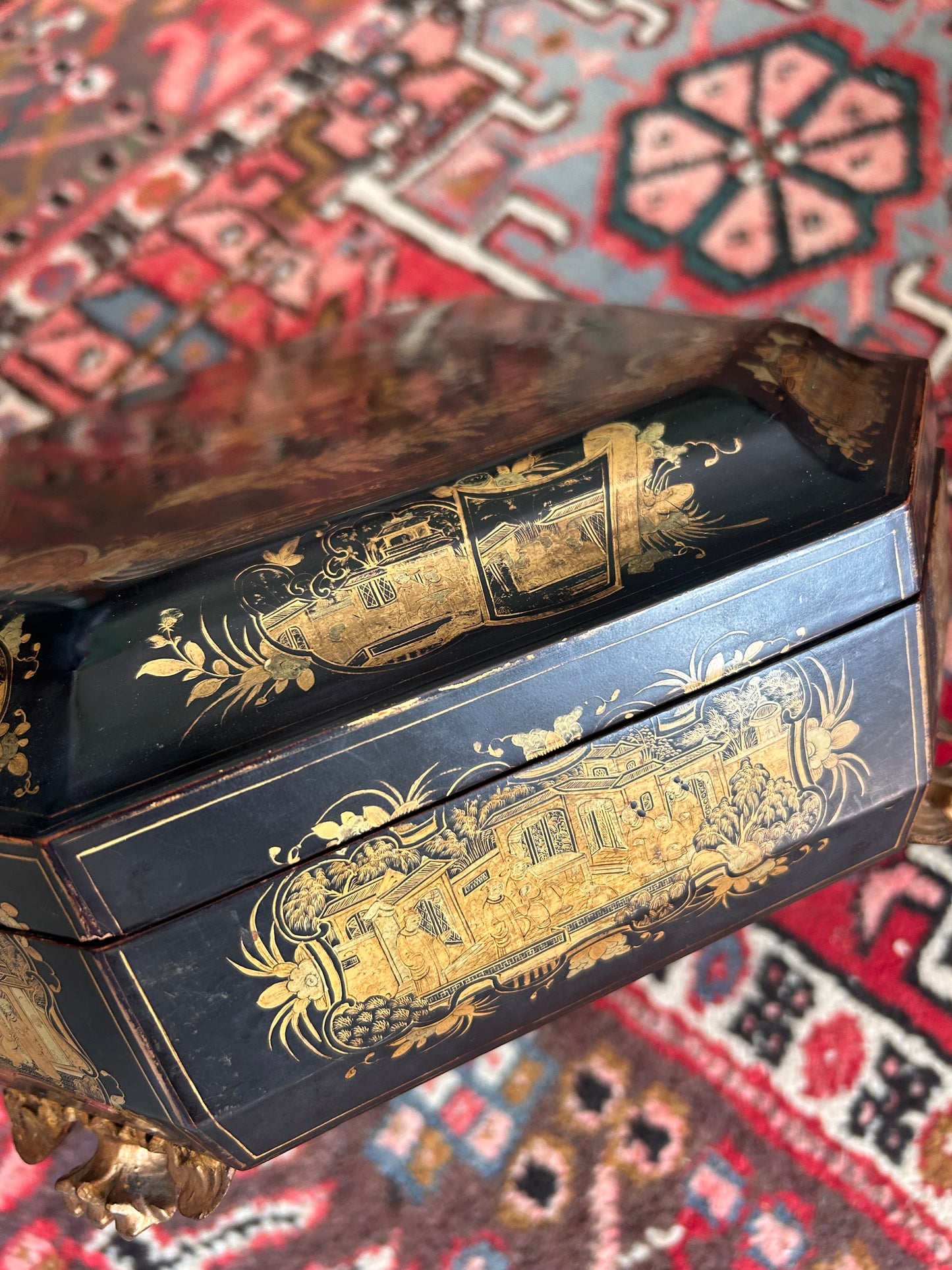 LACQUERED CHINESE BOX