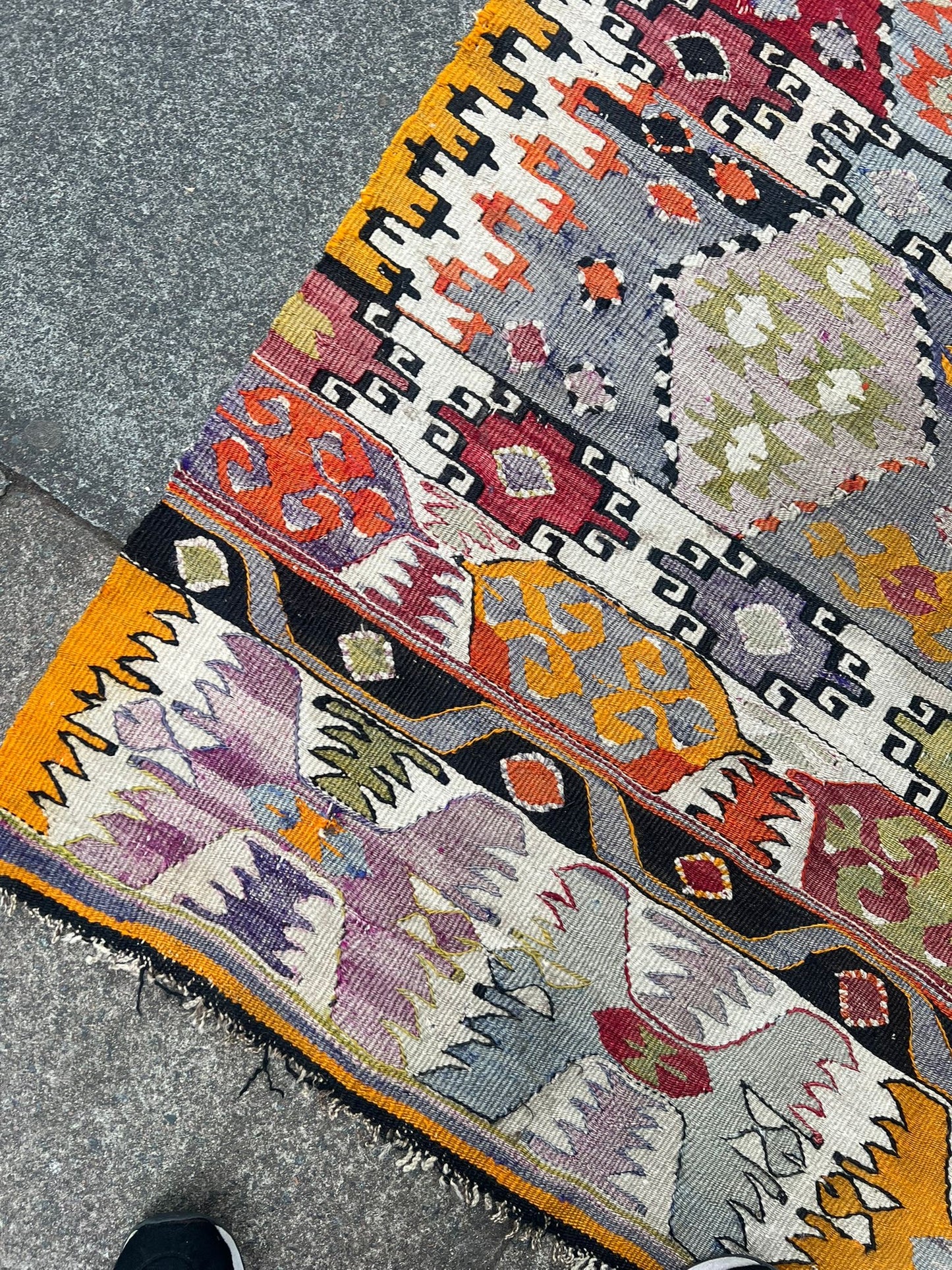ANTIQUE KILIM