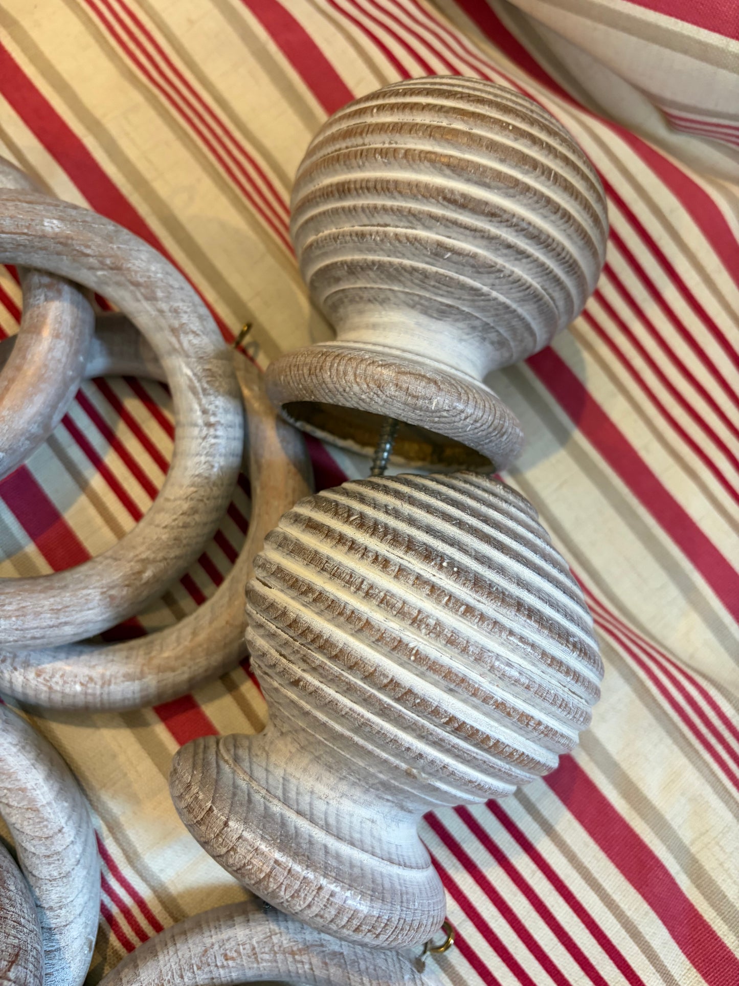 CURTAIN RINGS & FINIALS