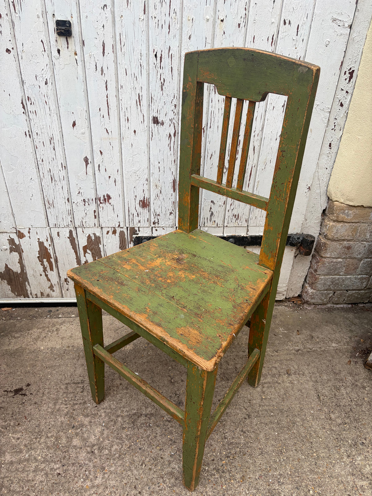 WOODEN CHAIR