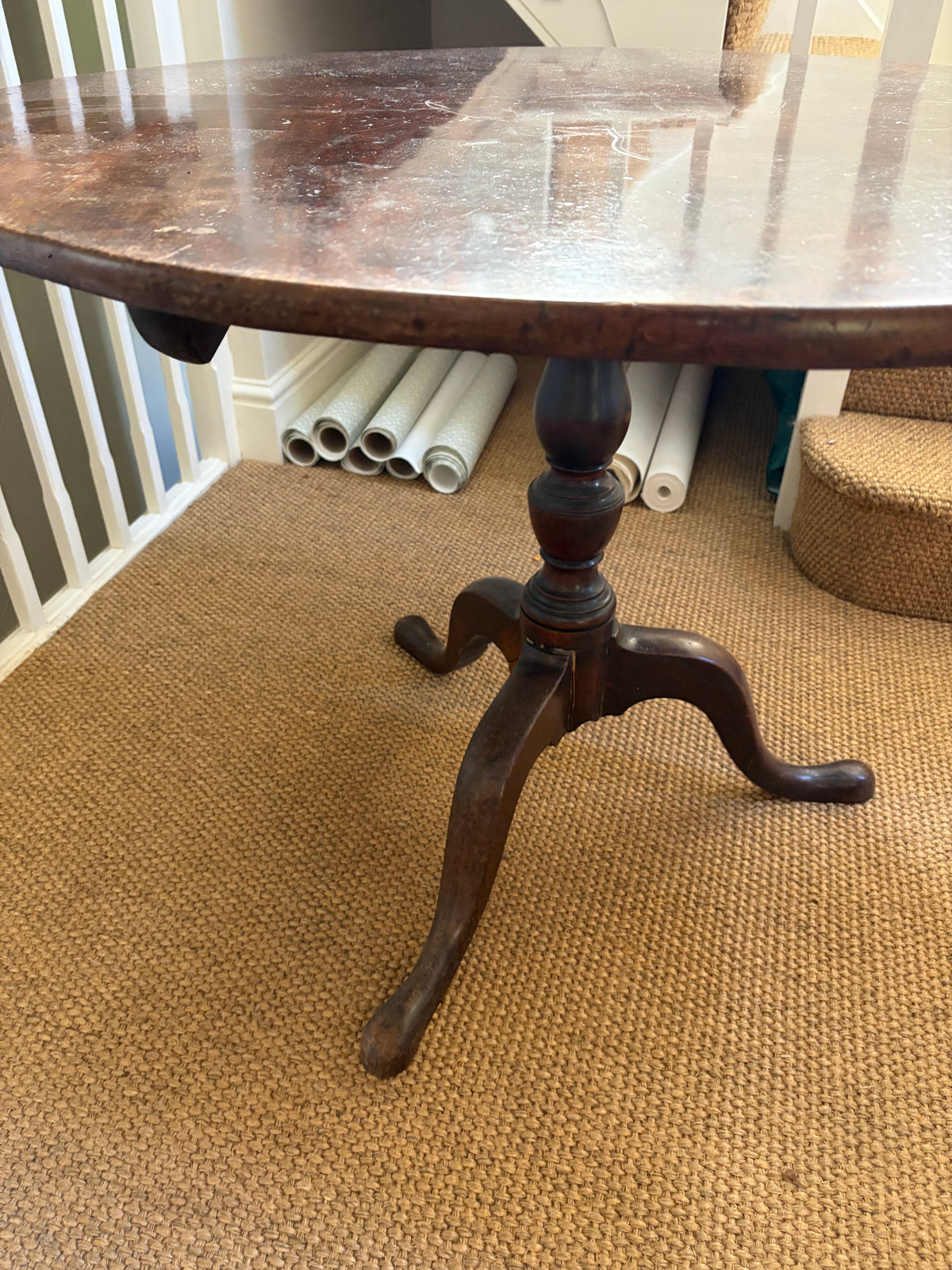 CIRCULAR TABLE