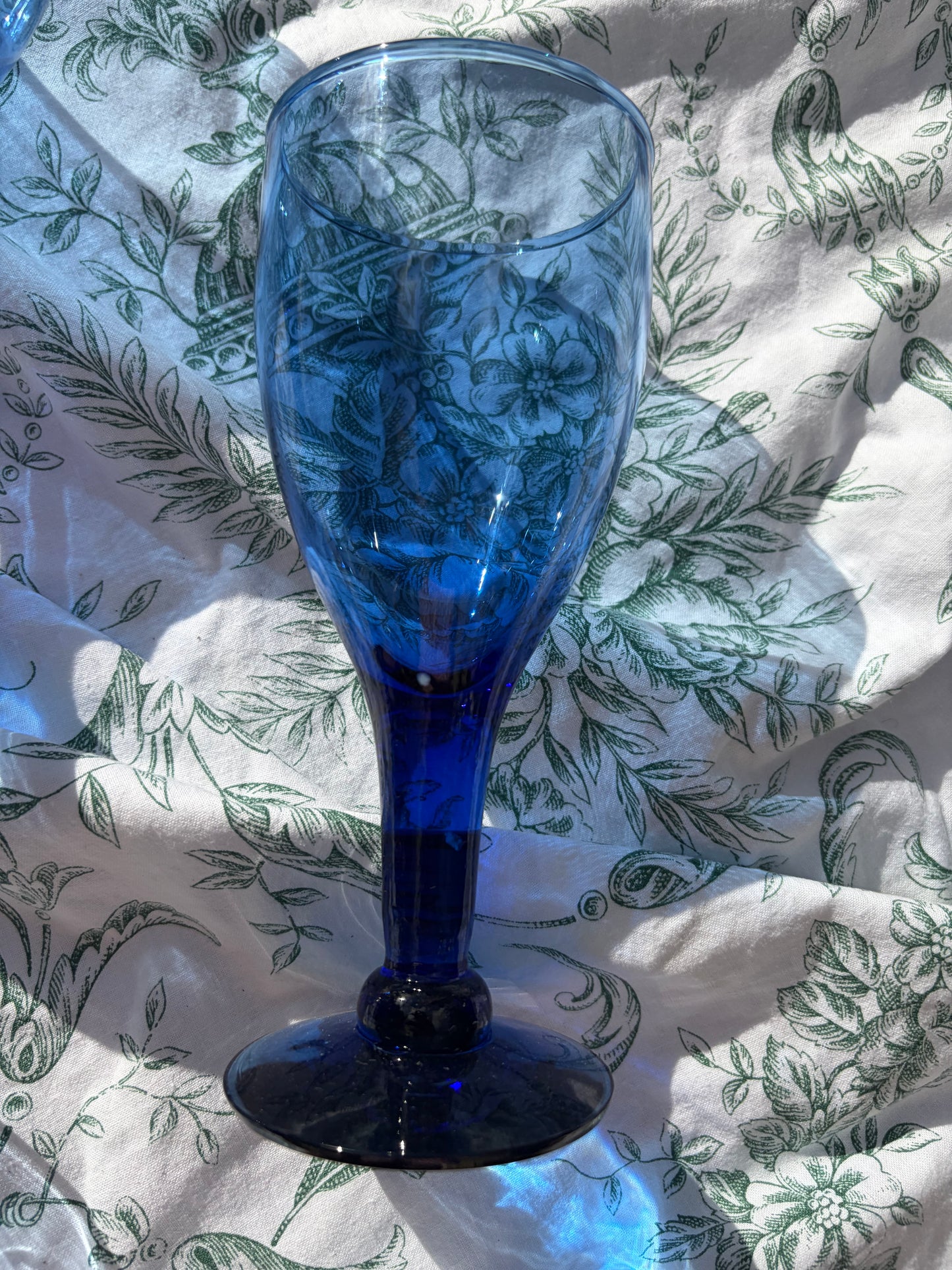BLUE GLASSES