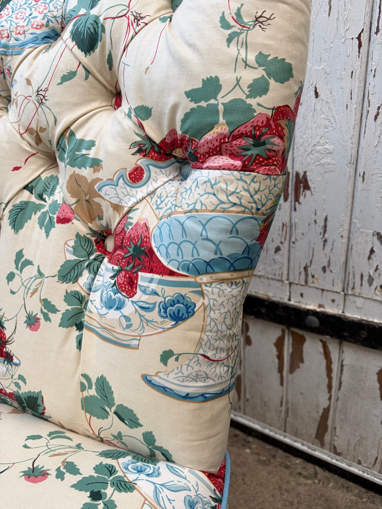 STRAWBERRY SLIPPER CHAIR