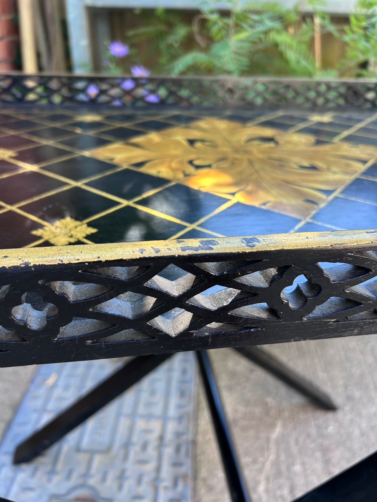 DRINKS TRAY/ TABLE