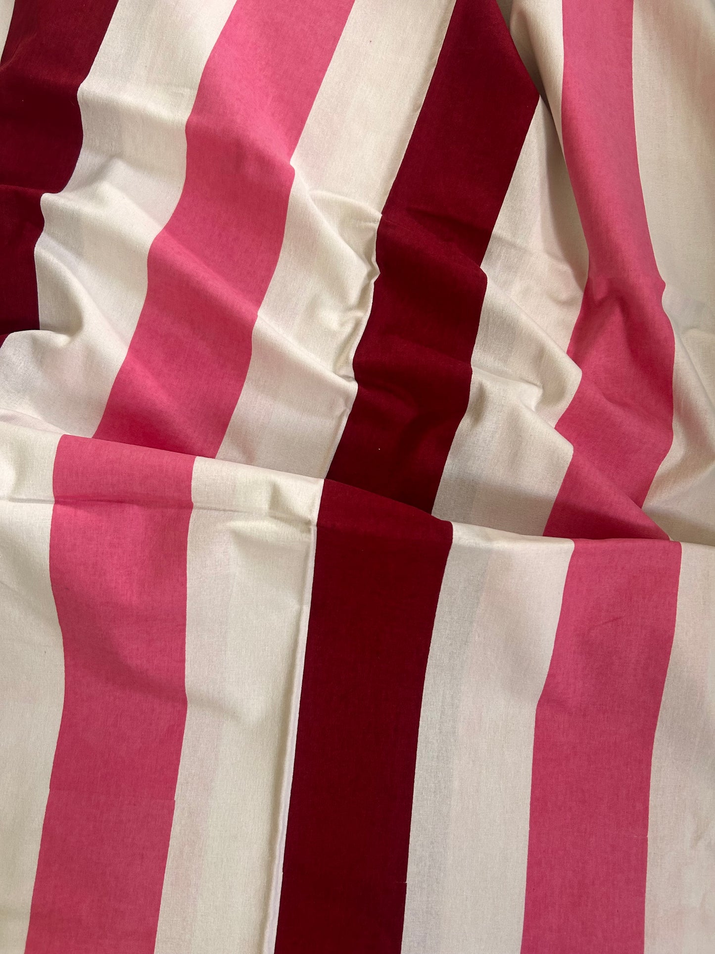 TABLECLOTH PINK & RED