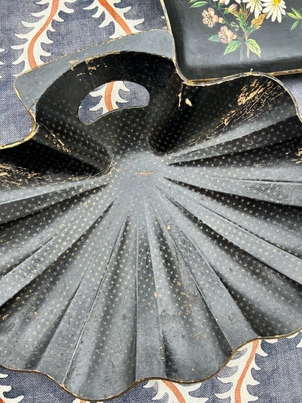 PAPIER MACHE DUSTPAN