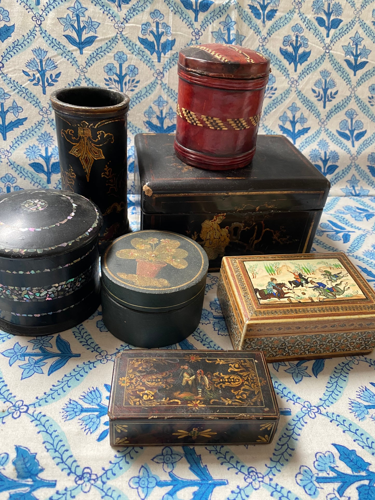 ANTIQUE BOXES
