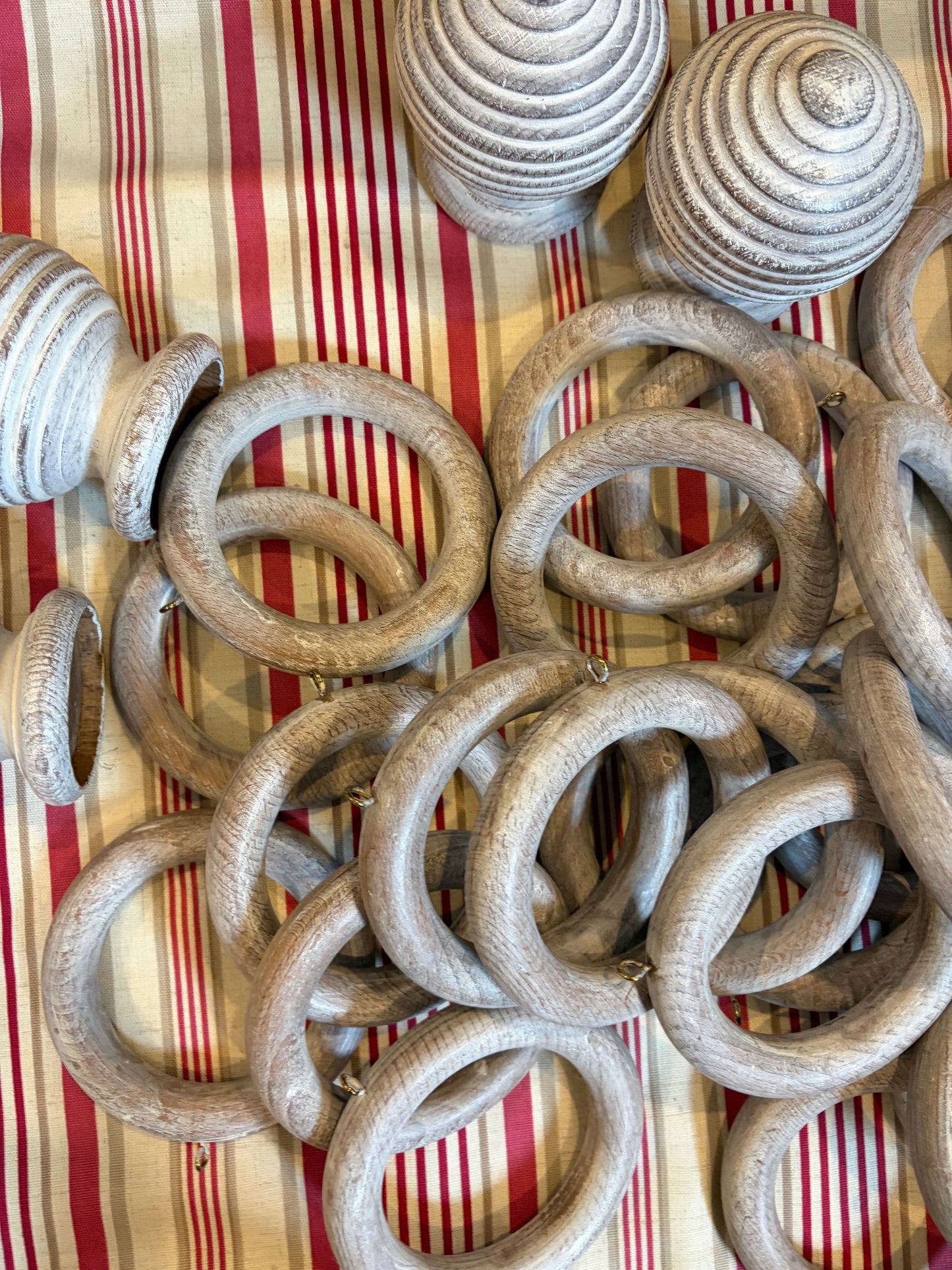 CURTAIN RINGS & FINIALS