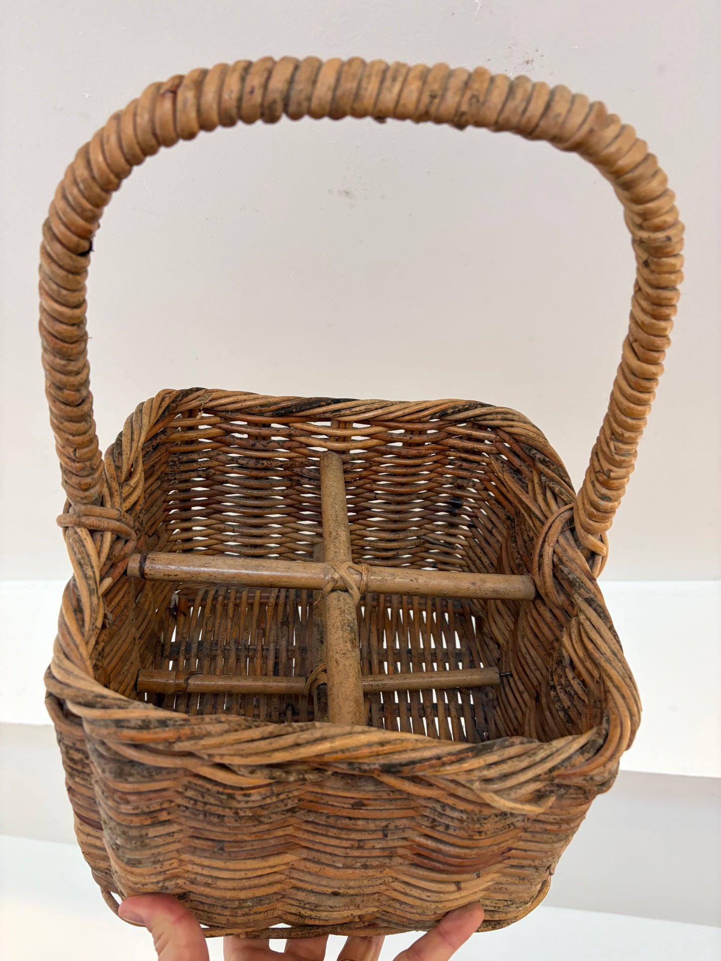 BOTTLE BASKET