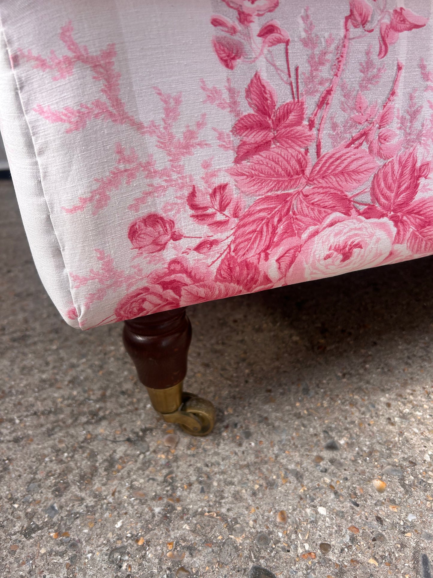 FOOTSTOOL