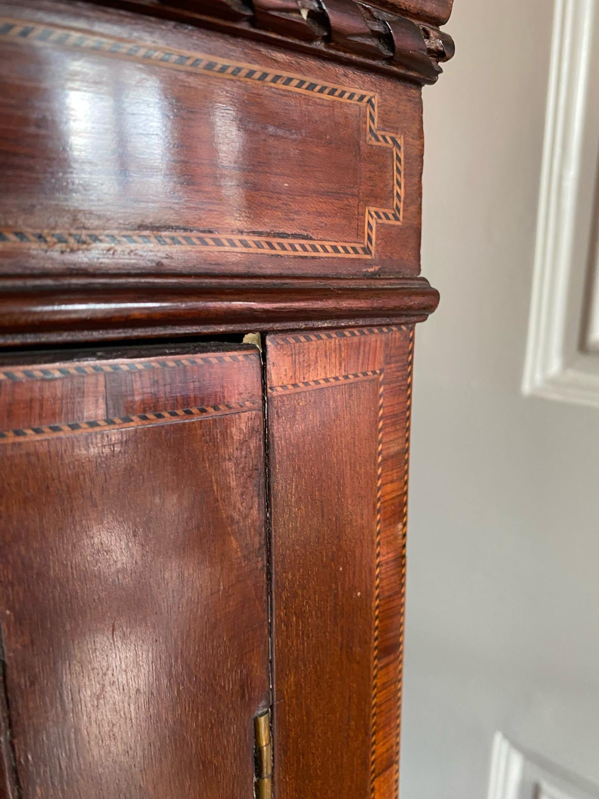 CORNER CABINET