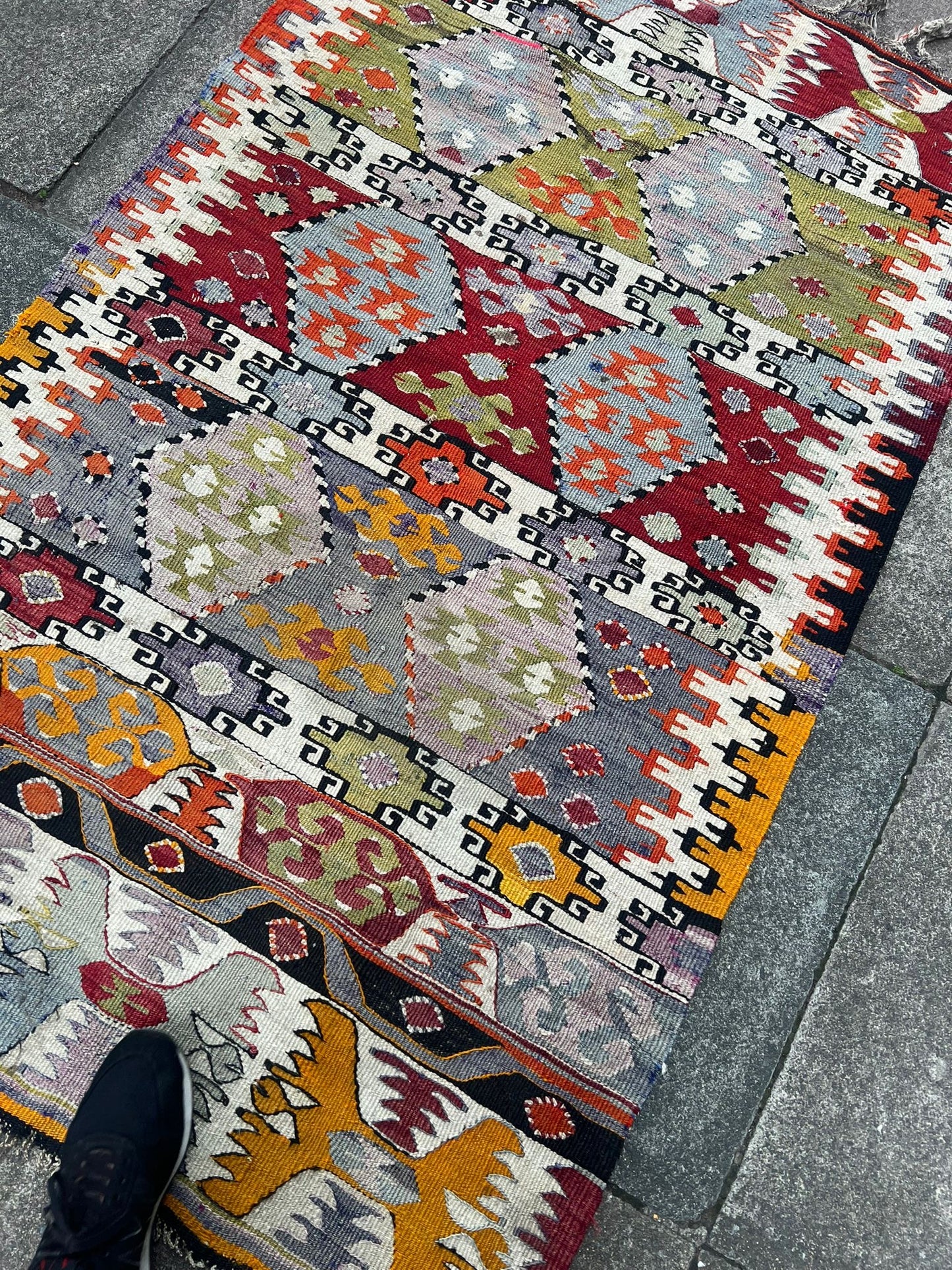 ANTIQUE KILIM