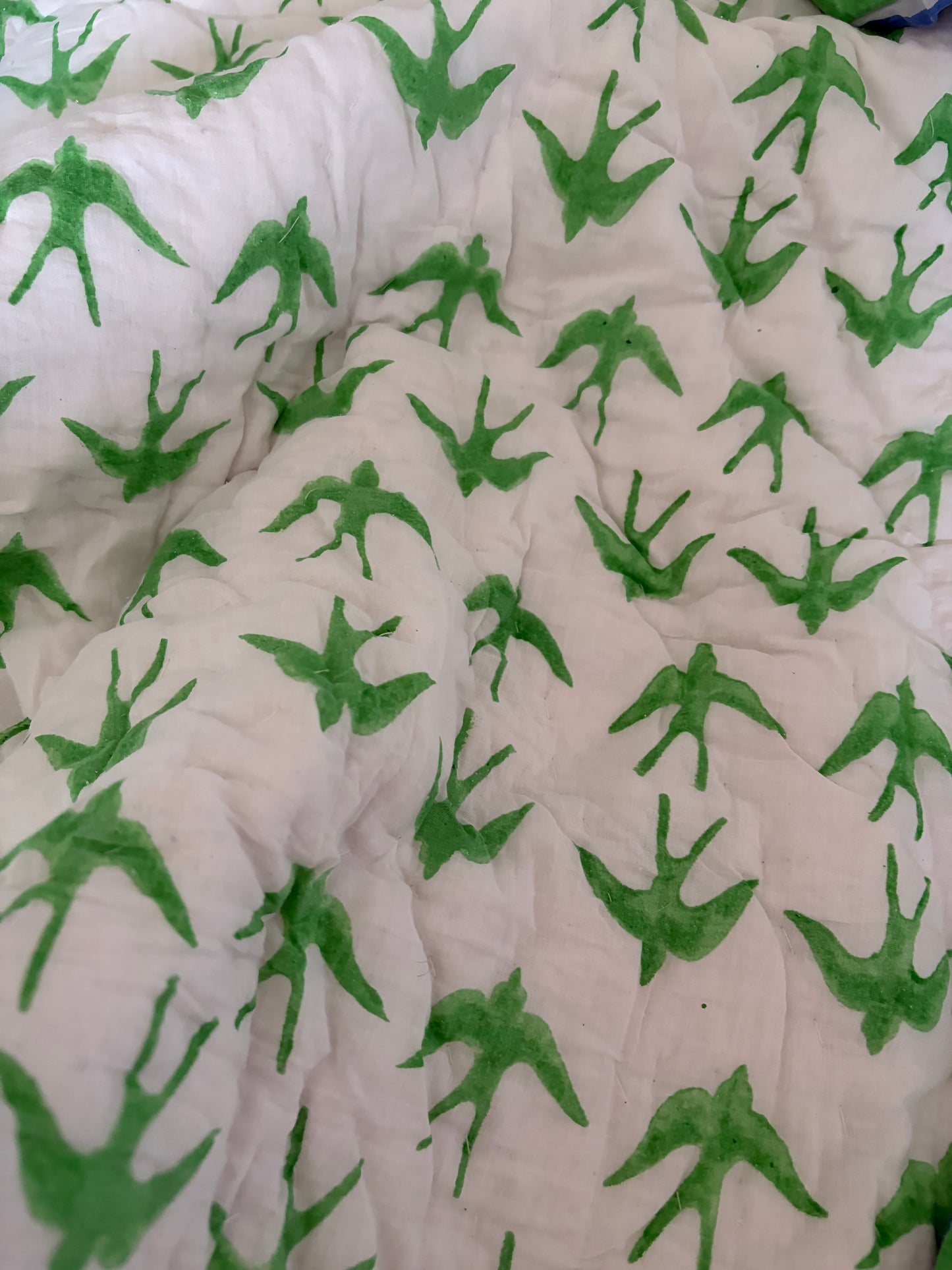BLUE SWALLOW QUILT KING