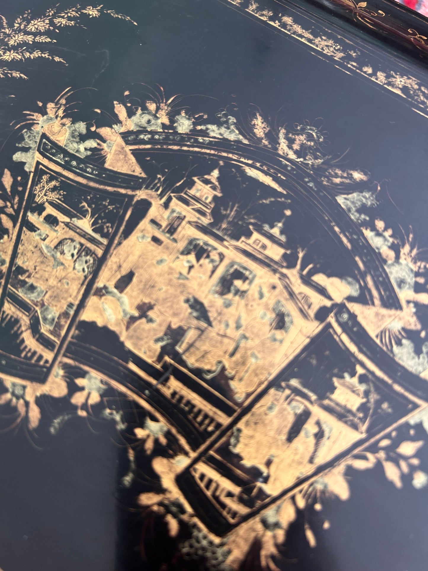 LACQUERED CHINESE BOX
