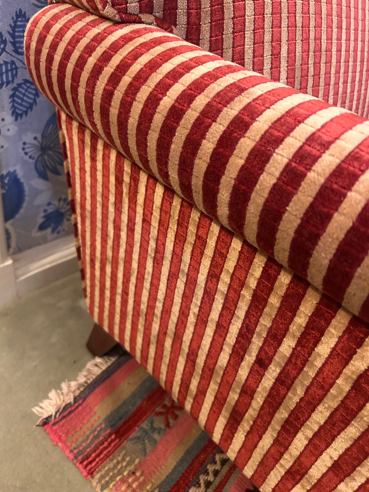 ARM CHAIR