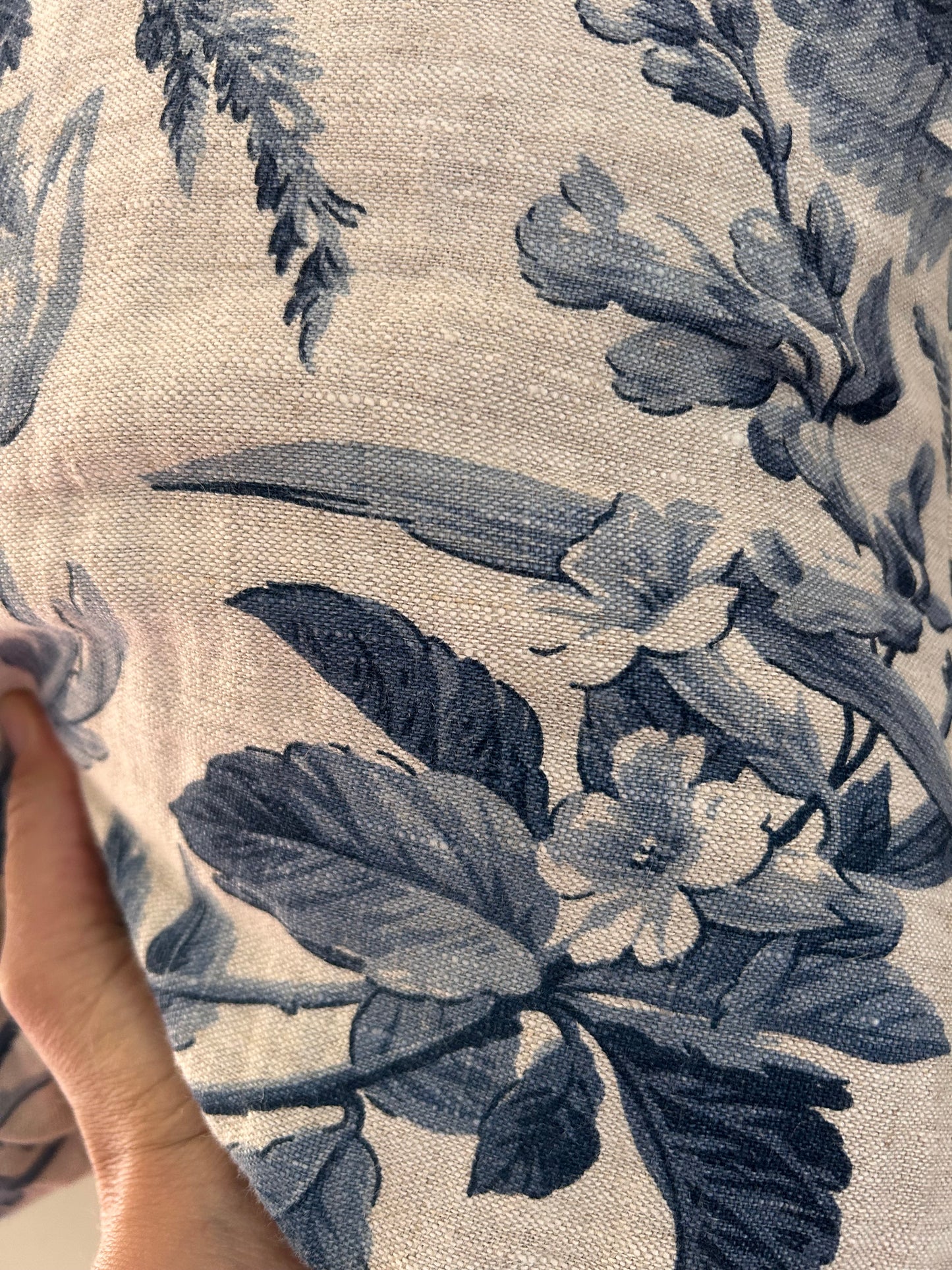 LINEN CUSHION
