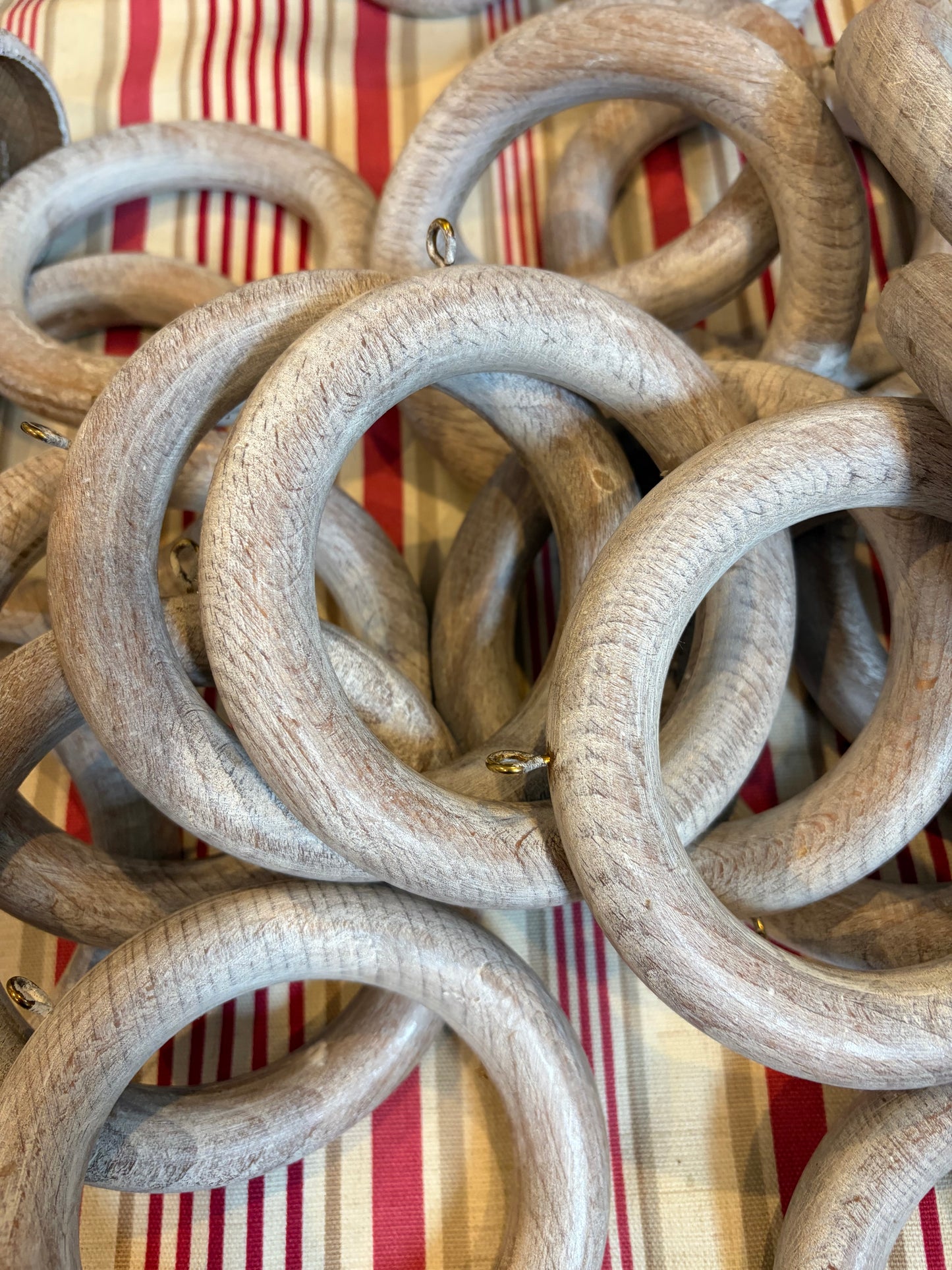 CURTAIN RINGS & FINIALS