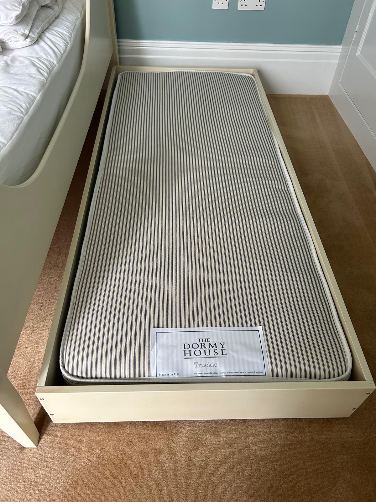 DORMY HOUSE SLEIGH BED