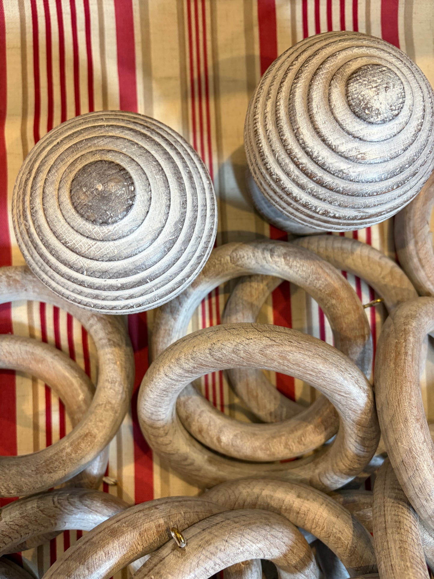 CURTAIN RINGS & FINIALS