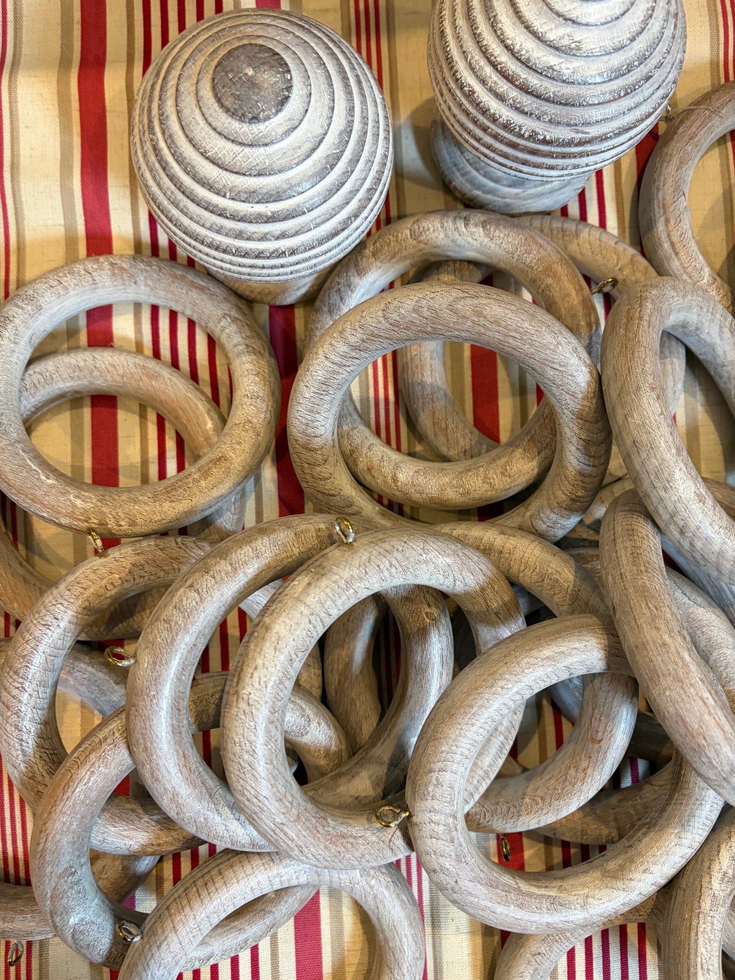 CURTAIN RINGS & FINIALS