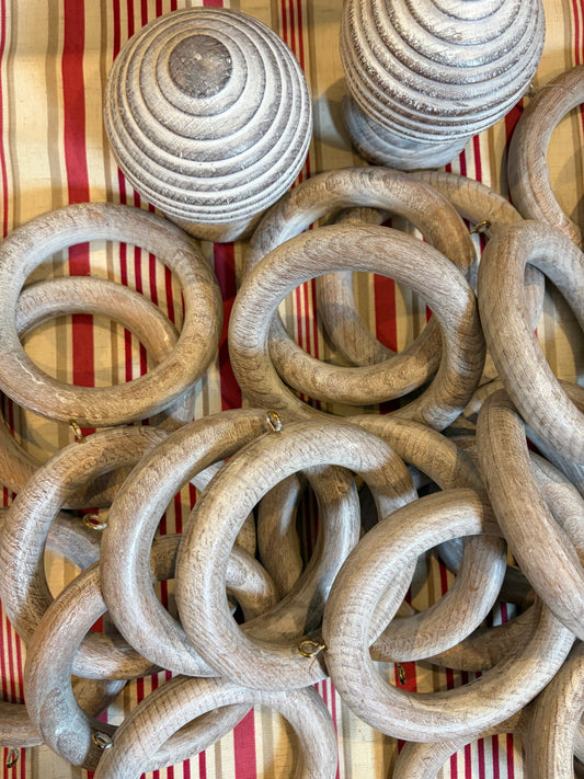 CURTAIN RINGS & FINIALS