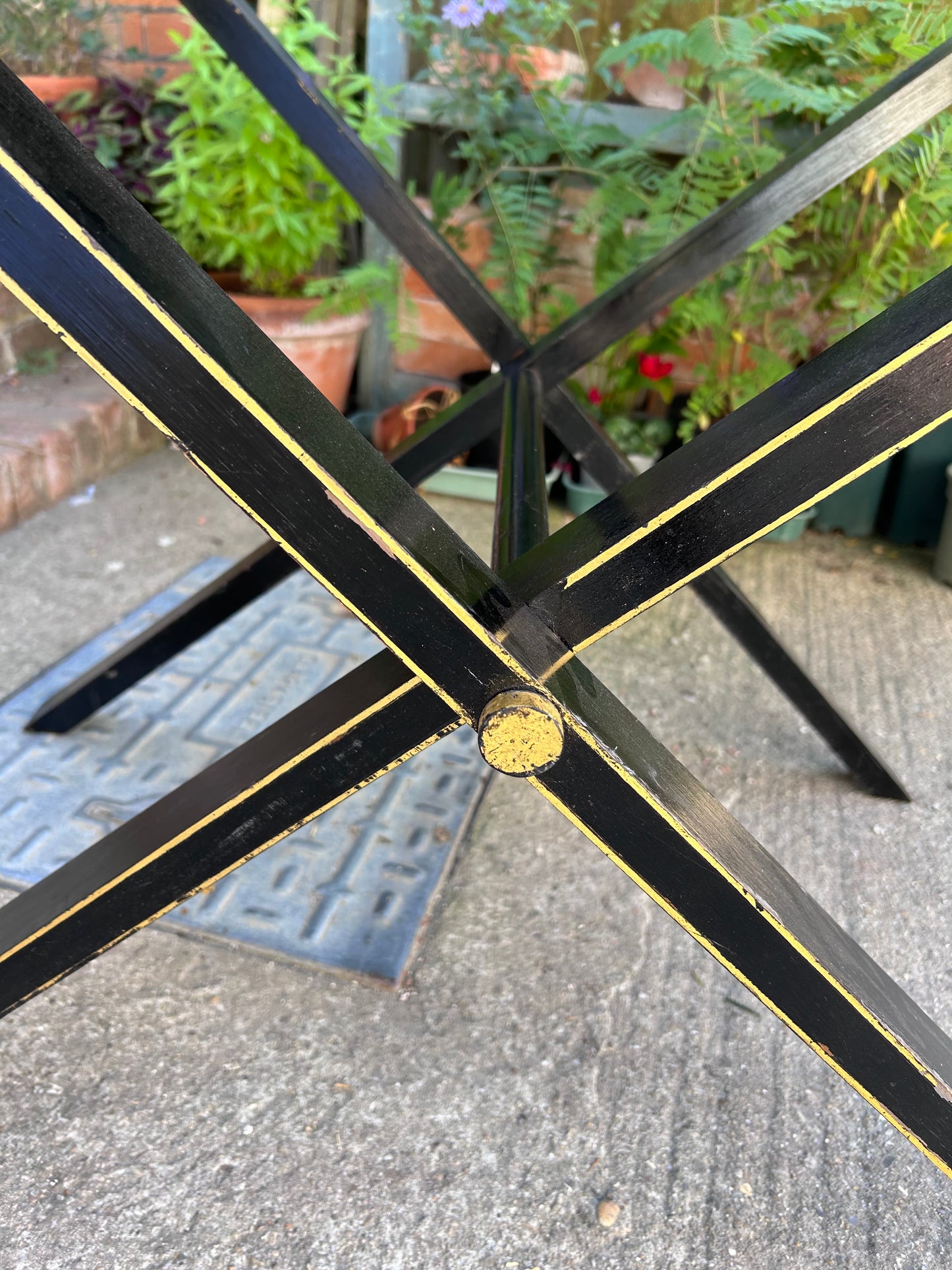 DRINKS TRAY/ TABLE
