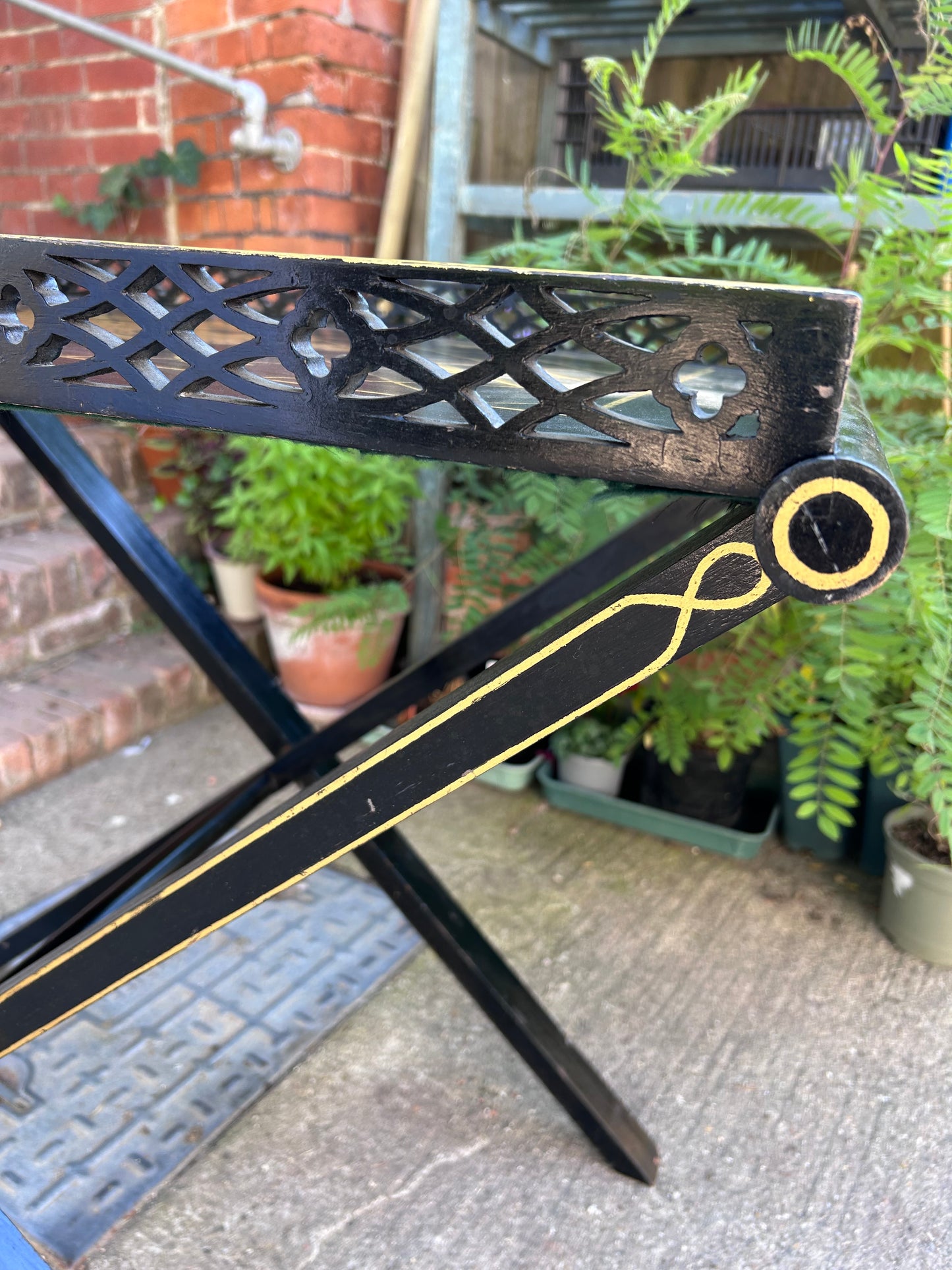 DRINKS TRAY/ TABLE