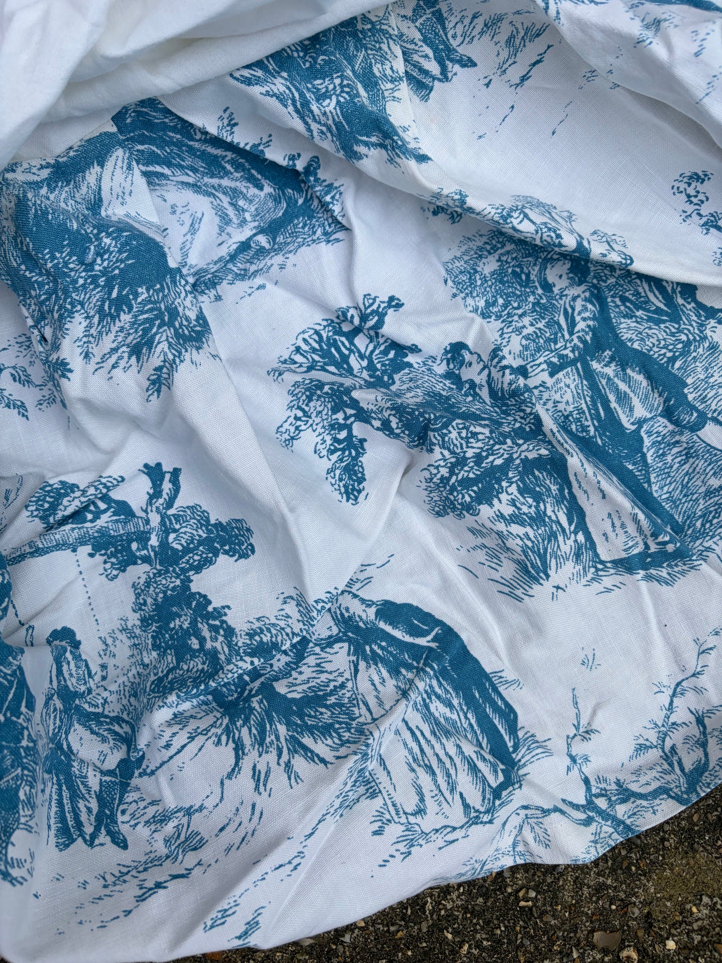TOILE VALANCE & THROW