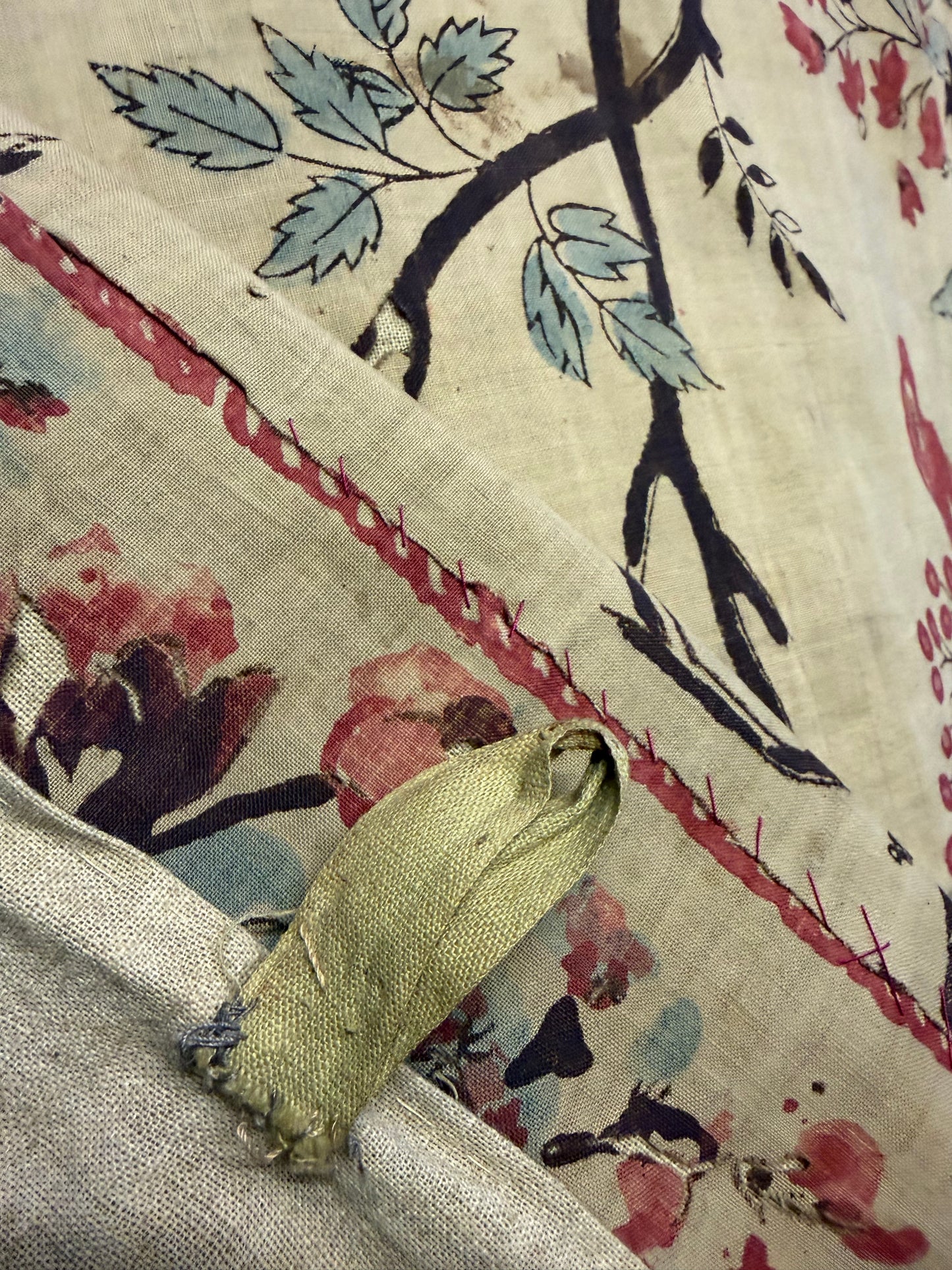 ANTIQUE TEXTILE
